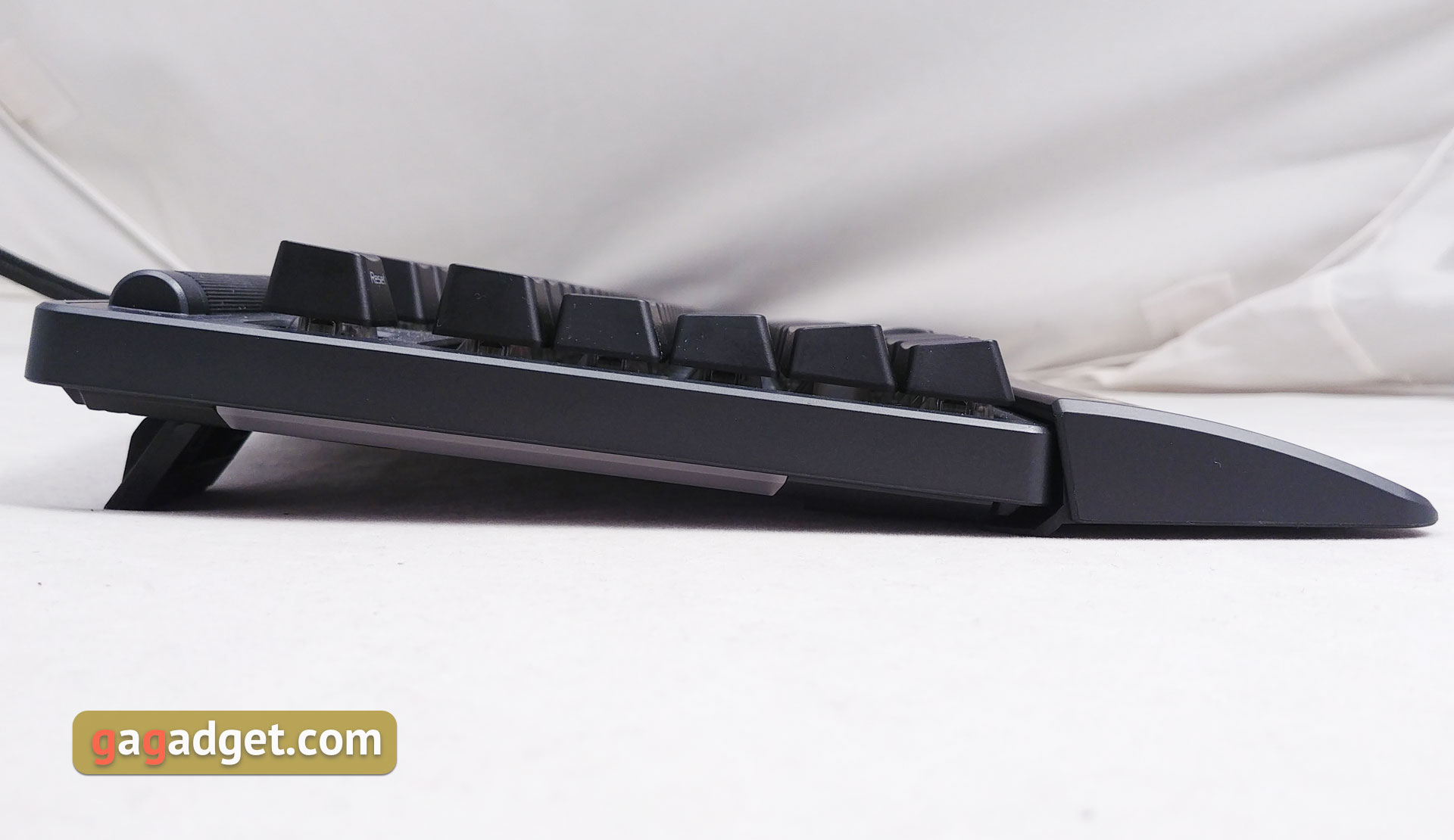asus-rog-strix-flare-16.jpg