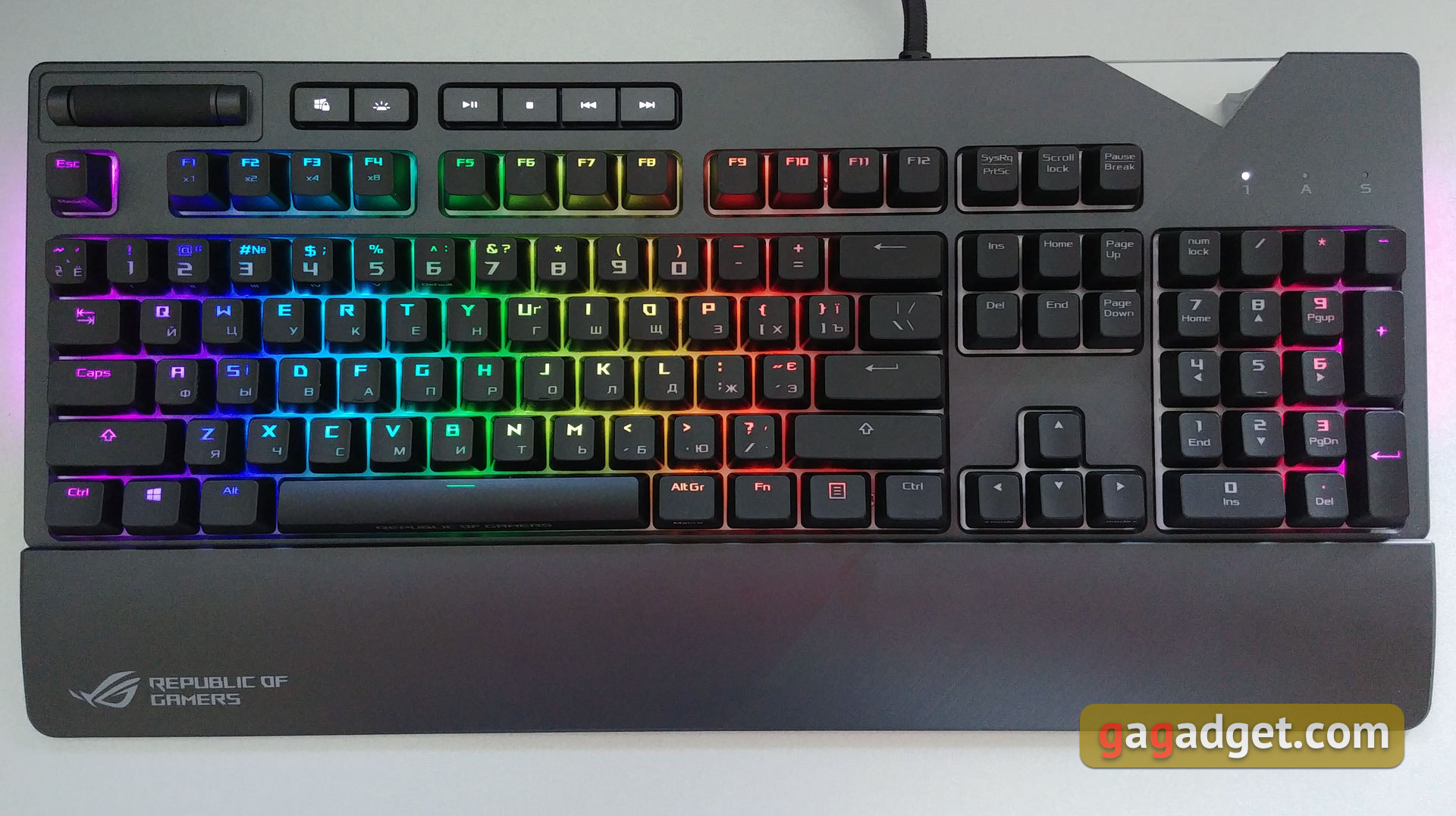 asus-rog-strix-flare-23.jpg