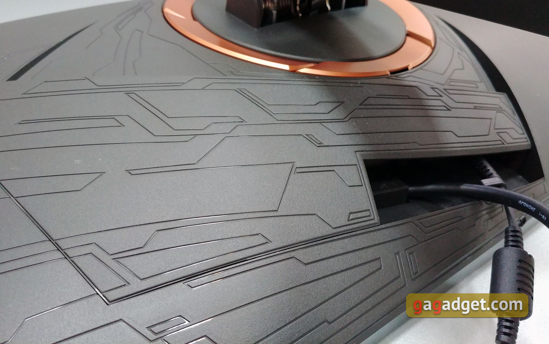 asus-rog-strix-pg258q-14.jpg