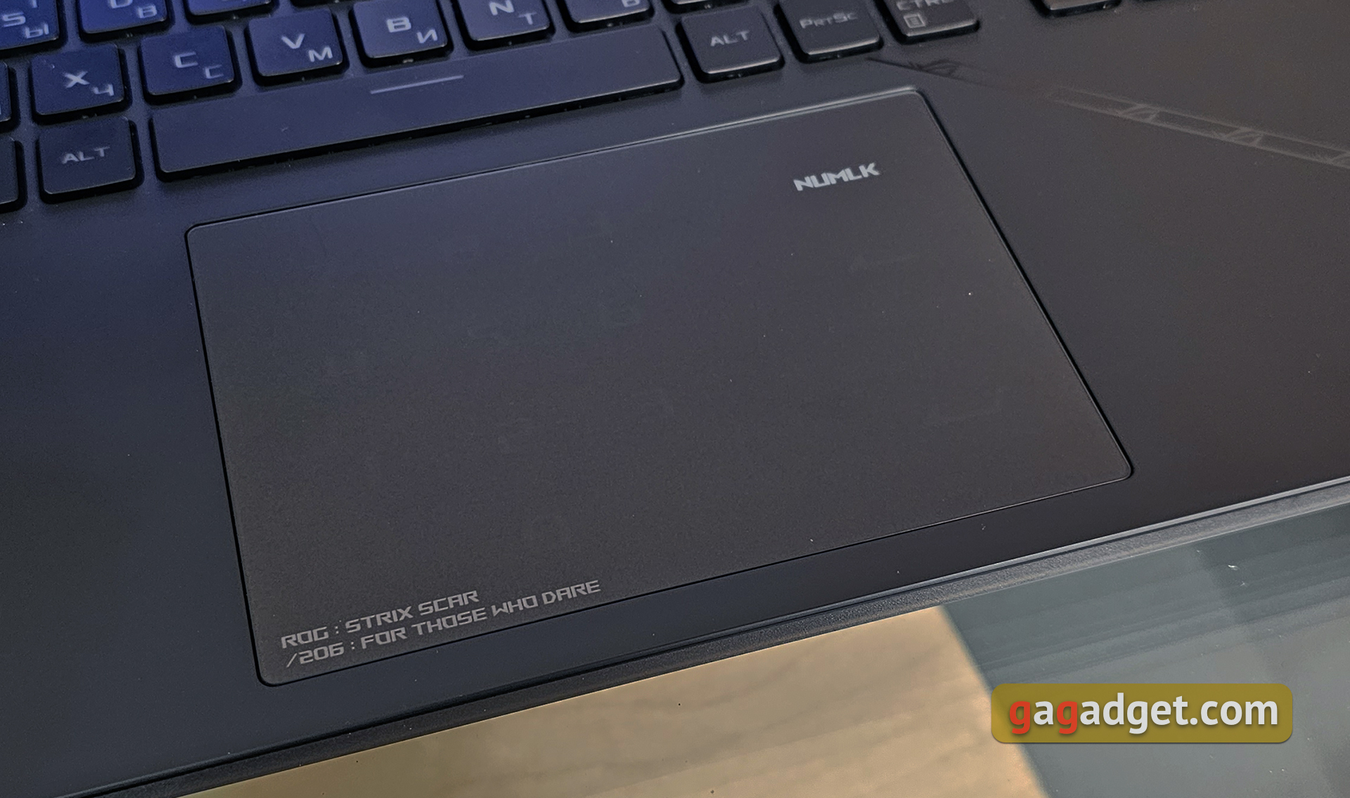 Critique du ASUS ROG Strix SCAR 16 (2023) : domination totale sur le champ de bataille virtuel-24