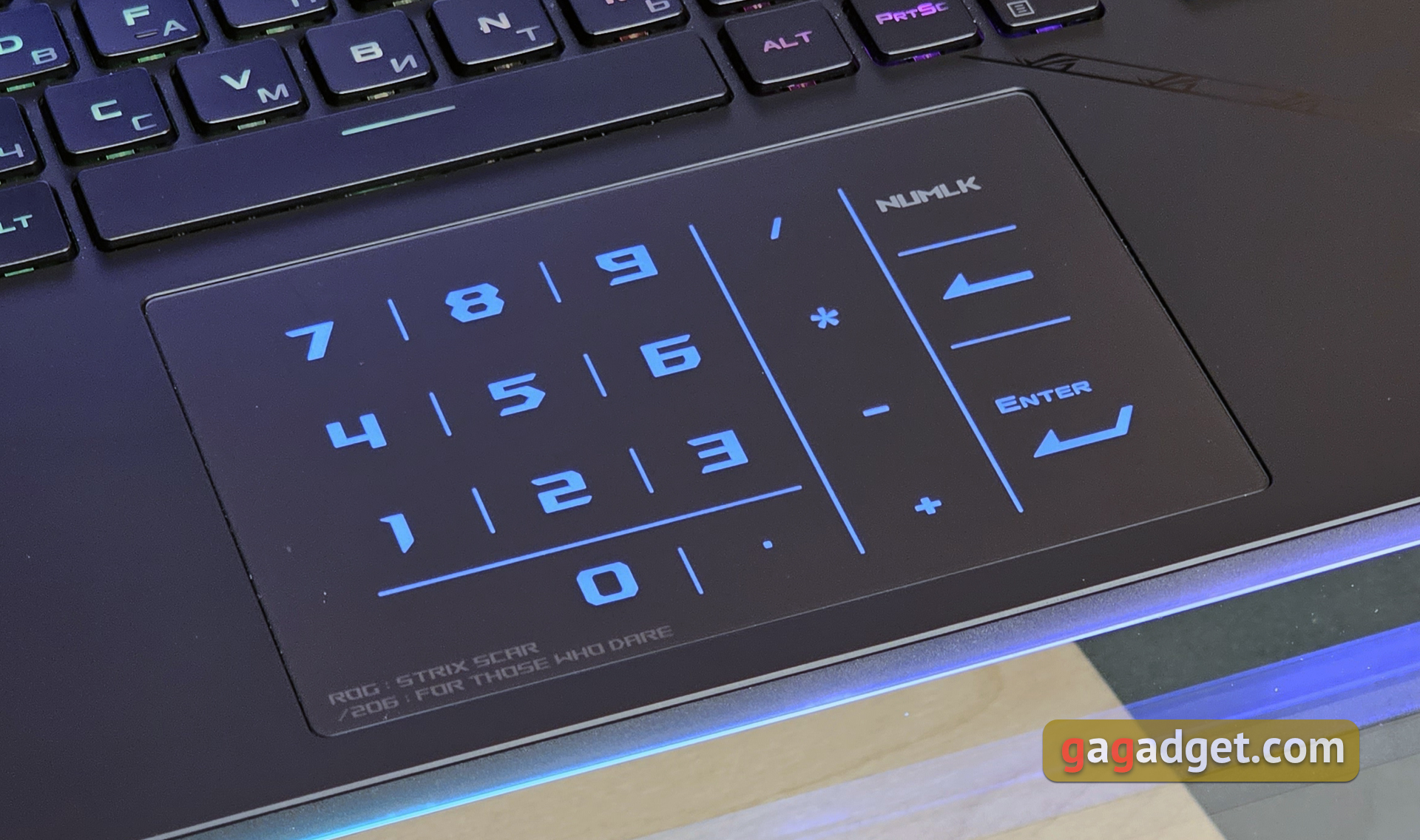 Critique du ASUS ROG Strix SCAR 16 (2023) : domination totale sur le champ de bataille virtuel-25