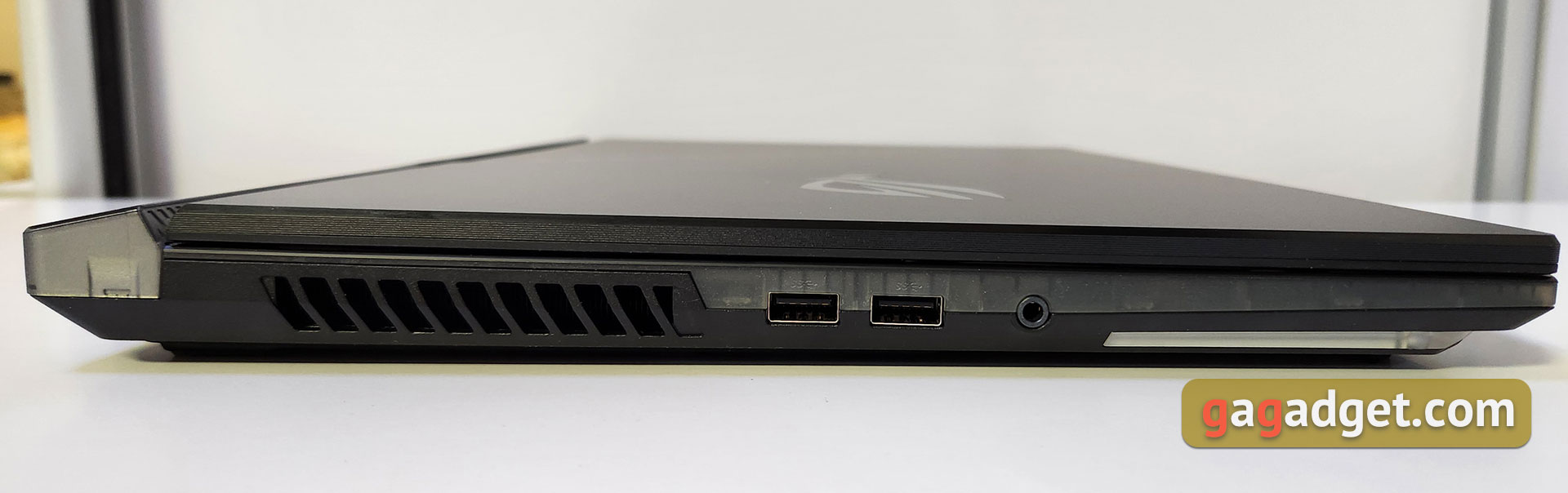 ASUS ROG Strix Scar 17 SE (2022) своїми очима: неоновий смак перемоги-5