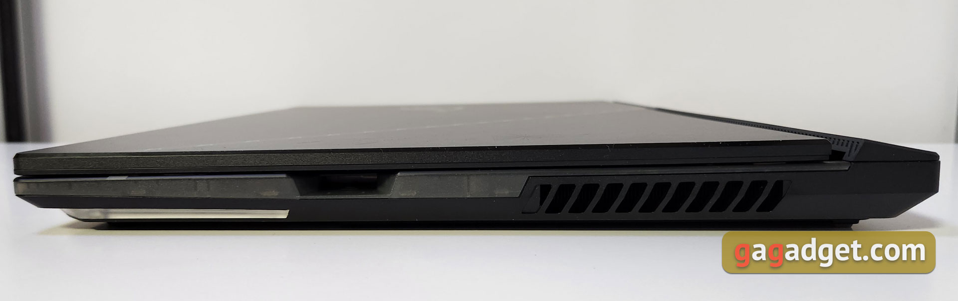 ASUS ROG Strix Scar 17 SE (2022) своїми очима: неоновий смак перемоги-6