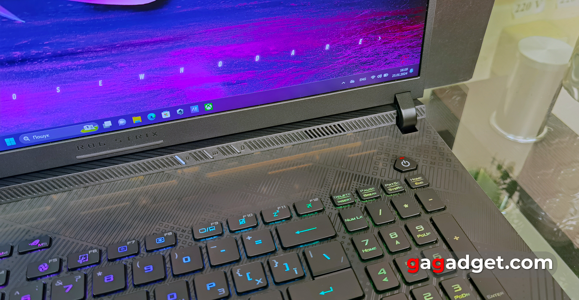 Огляд ASUS ROG Strix SCAR 18 (2024)