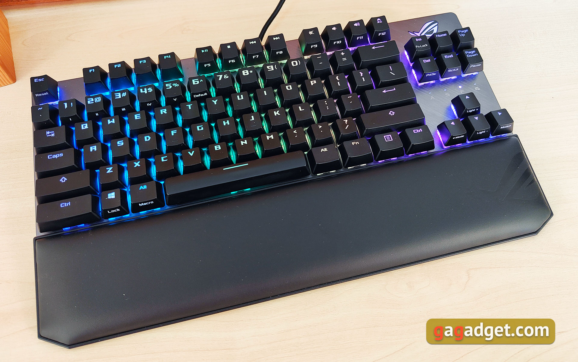 Обзор ASUS ROG Strix Scope NX TKL Deluxe: компактная геймерская клавиатура с механическими переключателями ASUS-28