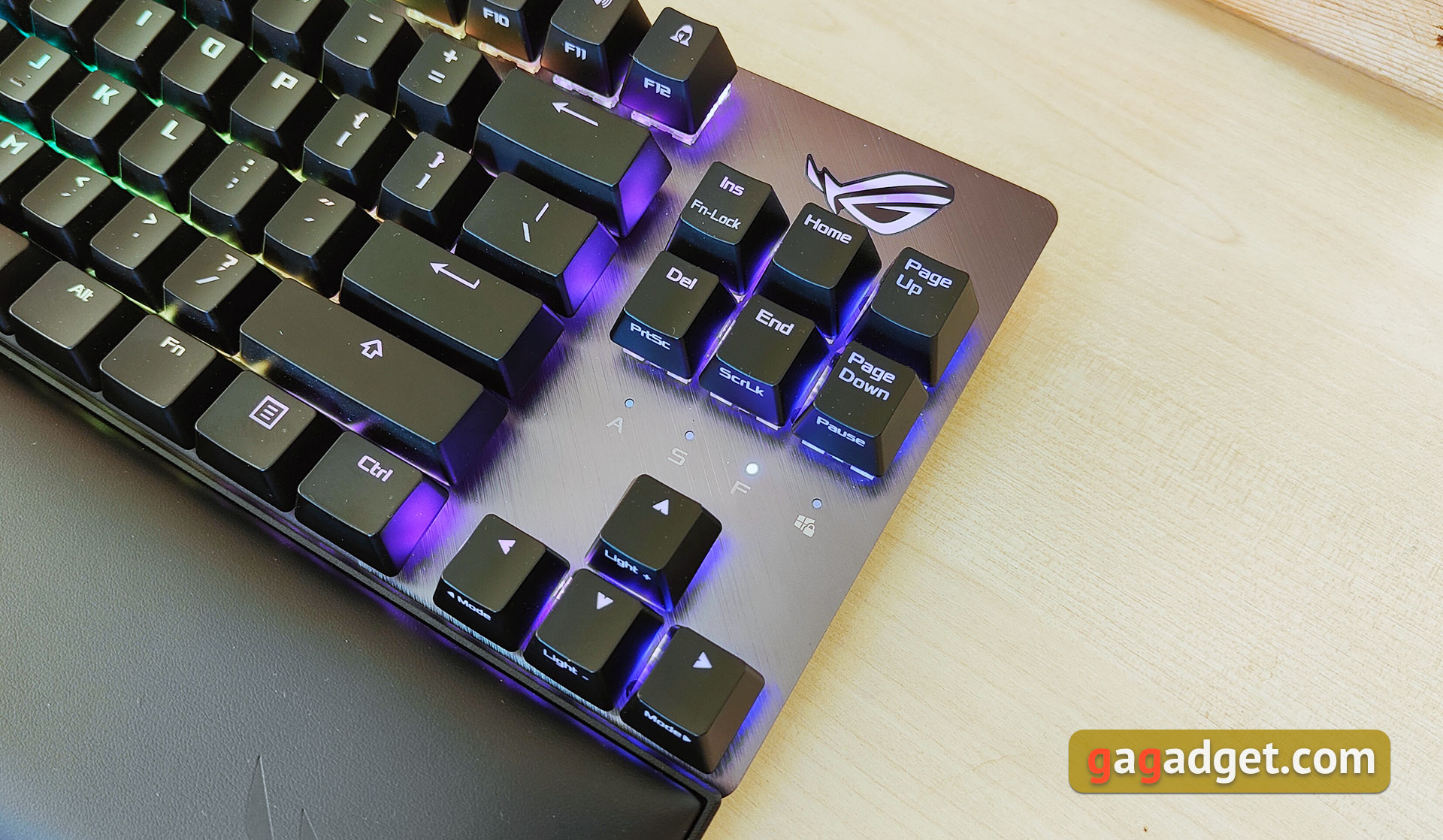 Обзор ASUS ROG Strix Scope NX TKL Deluxe: компактная геймерская клавиатура с механическими переключателями ASUS-10