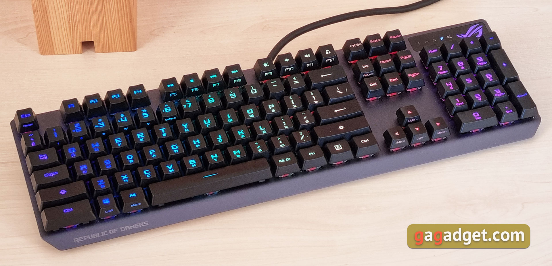 ASUS ROG Strix Scope RX Review: an Opto-Mechanical Gaming Keyboard with Water Protection