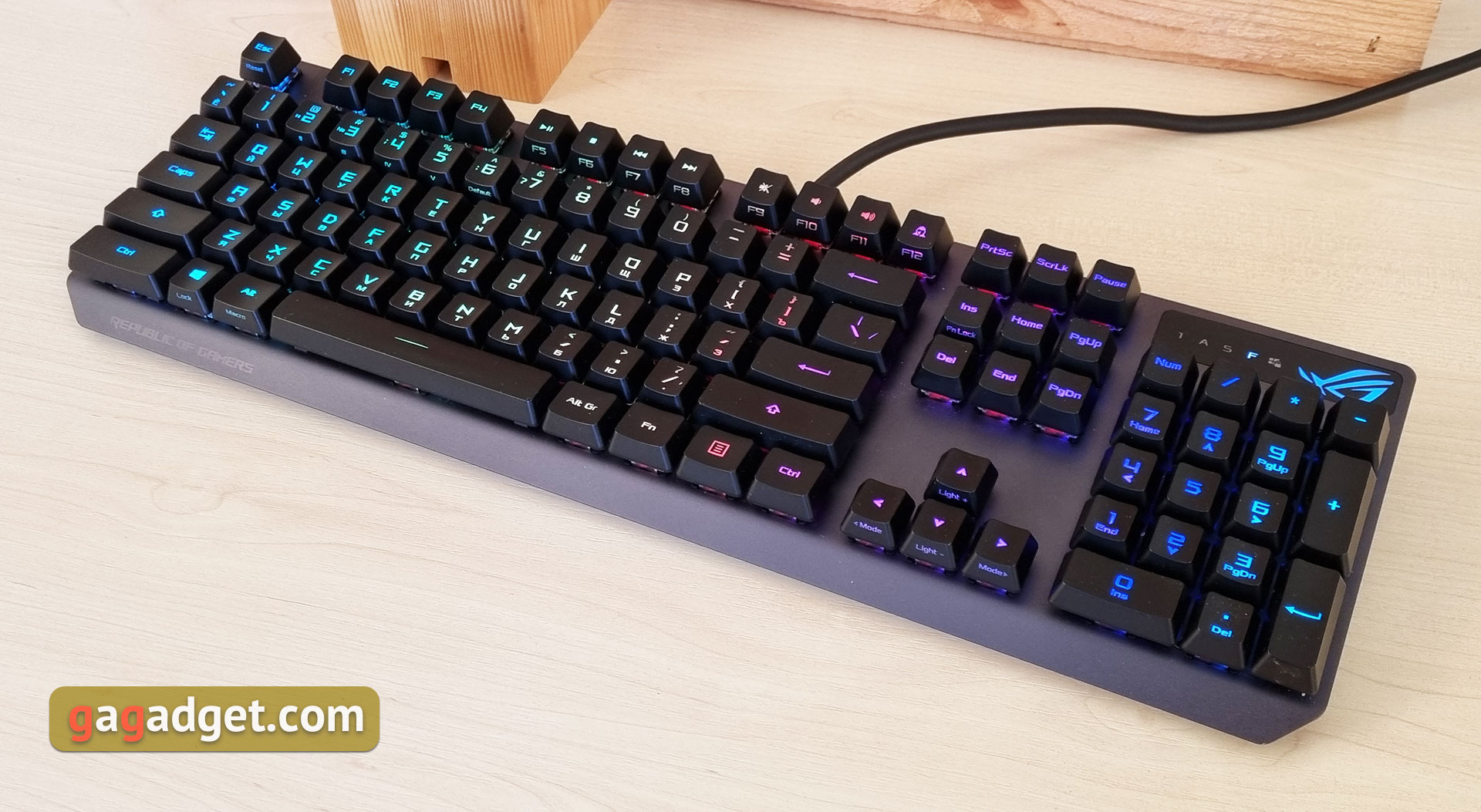 ASUS ROG Strix Scope RX Review: an Opto-Mechanical Gaming Keyboard with Water Protection-3