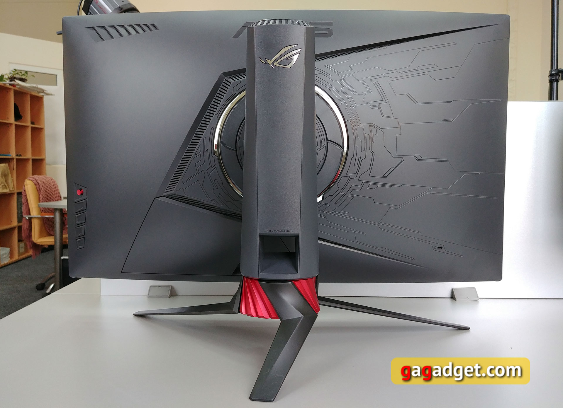 asus-rog-strix-xg32vq-08.jpg
