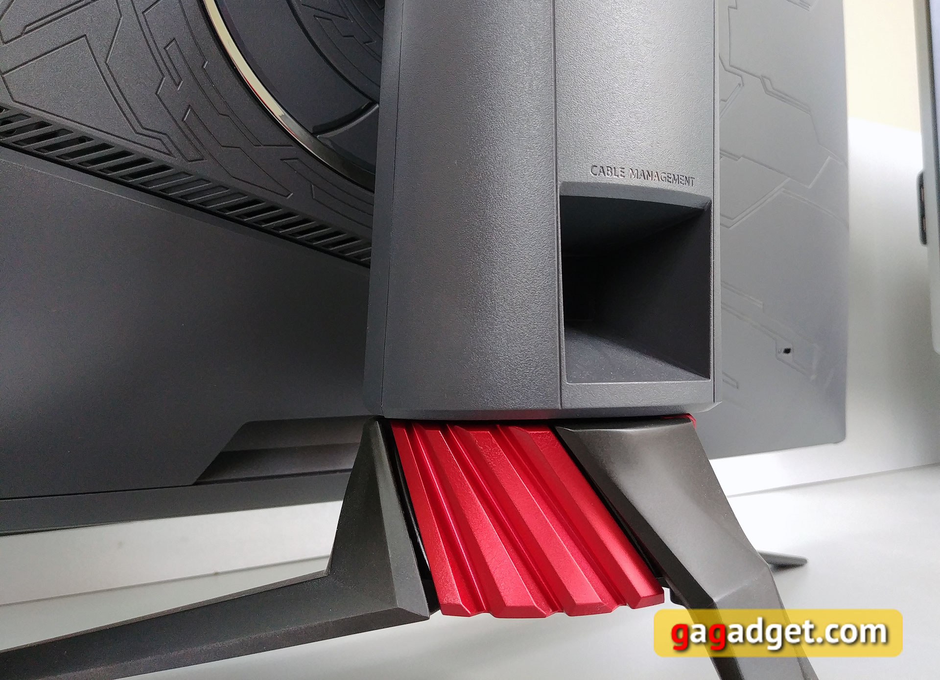 asus-rog-strix-xg32vq-09.jpg