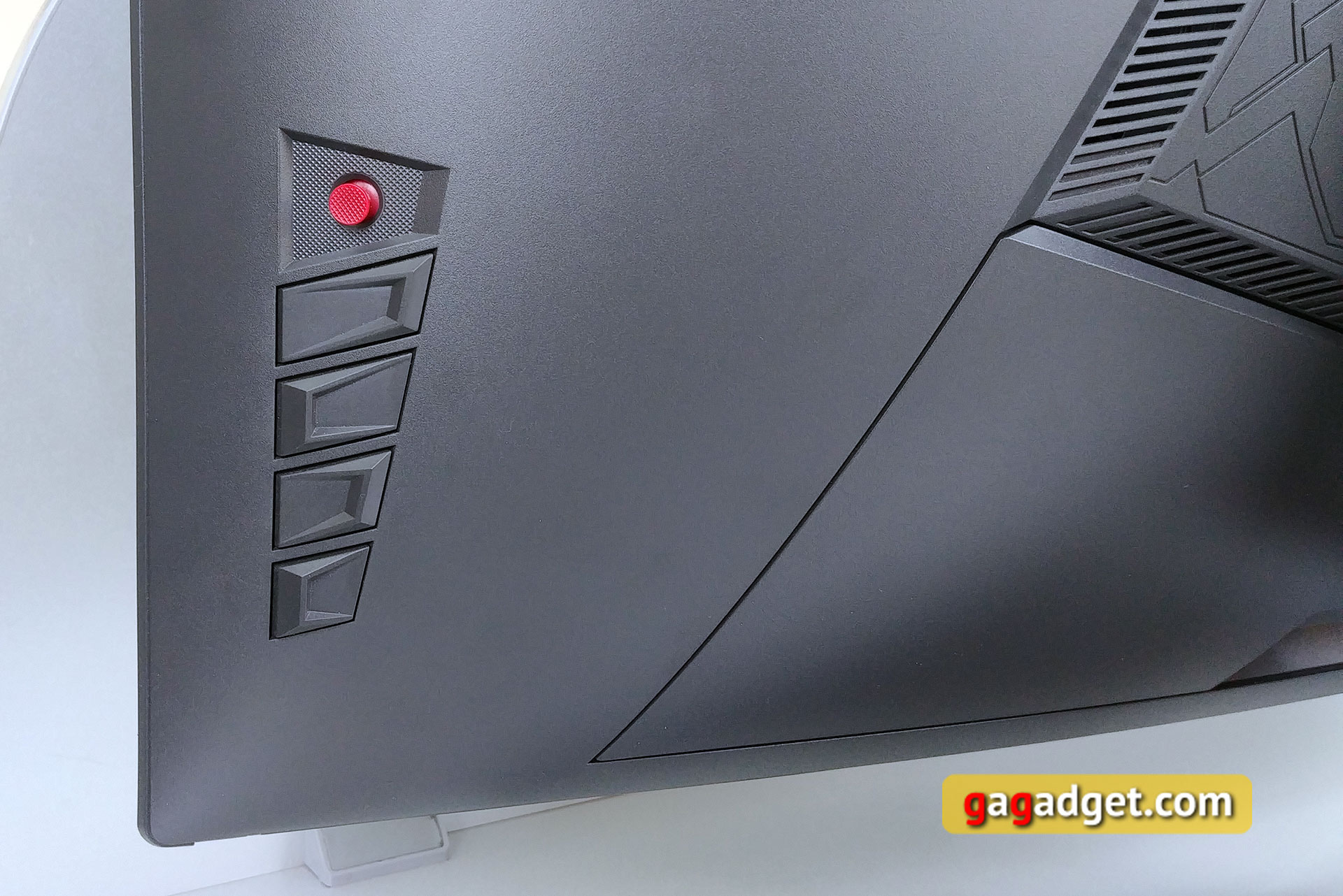 asus-rog-strix-xg32vq-11.jpg