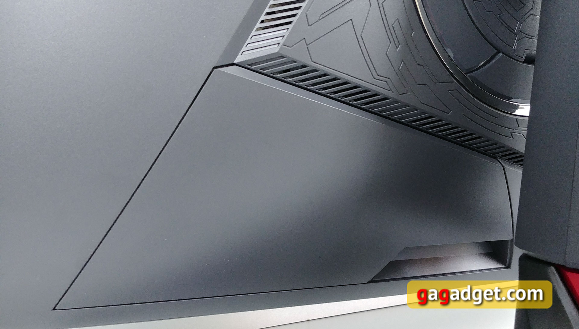 asus-rog-strix-xg32vq-12.jpg