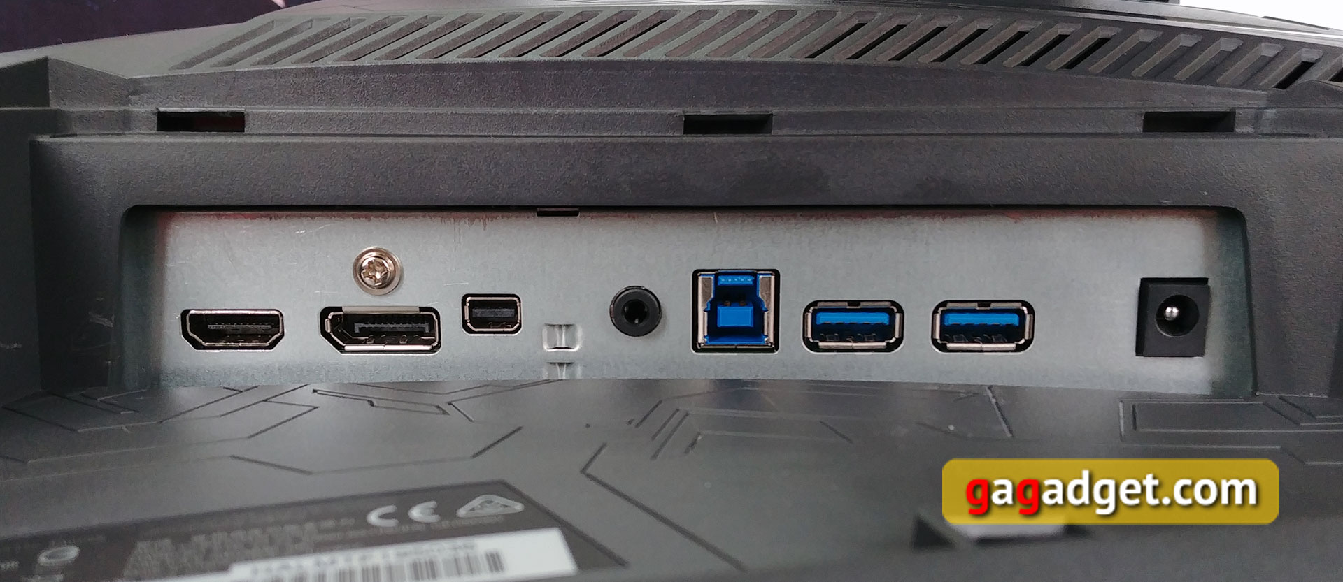 asus-rog-strix-xg32vq-17.jpg