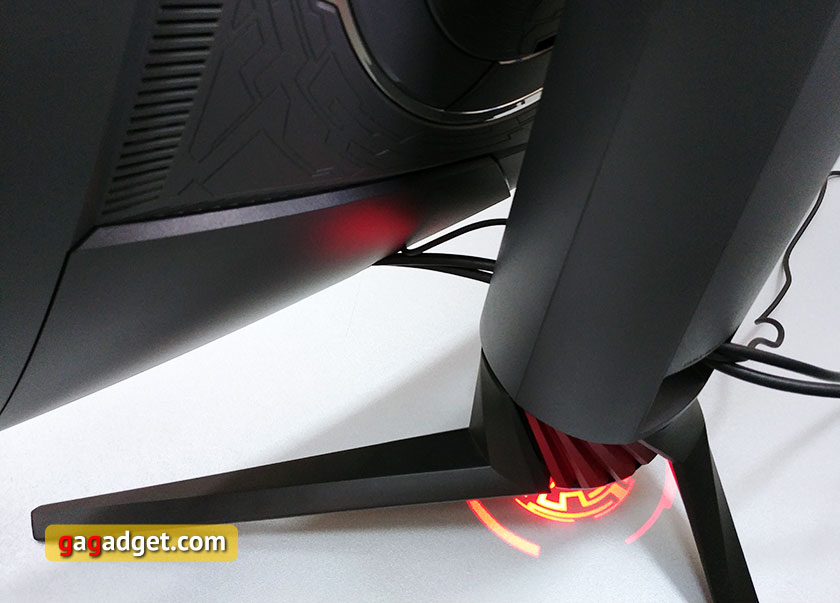 asus-rog-strix-xg32vq-19.jpg