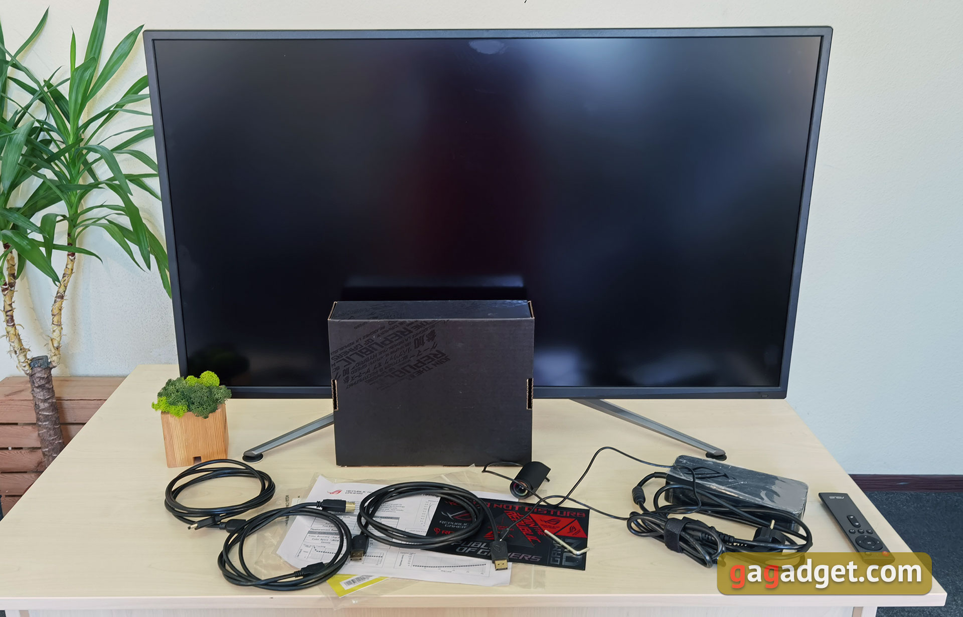 ASUS ROG Strix XG43UQ Overview: The Best Display for Next-Generation Gaming Consoles-2