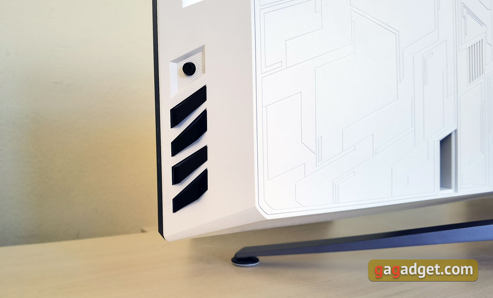 ASUS ROG Strix XG43UQ Overview: The Best Display for Next-Generation Gaming Consoles-18