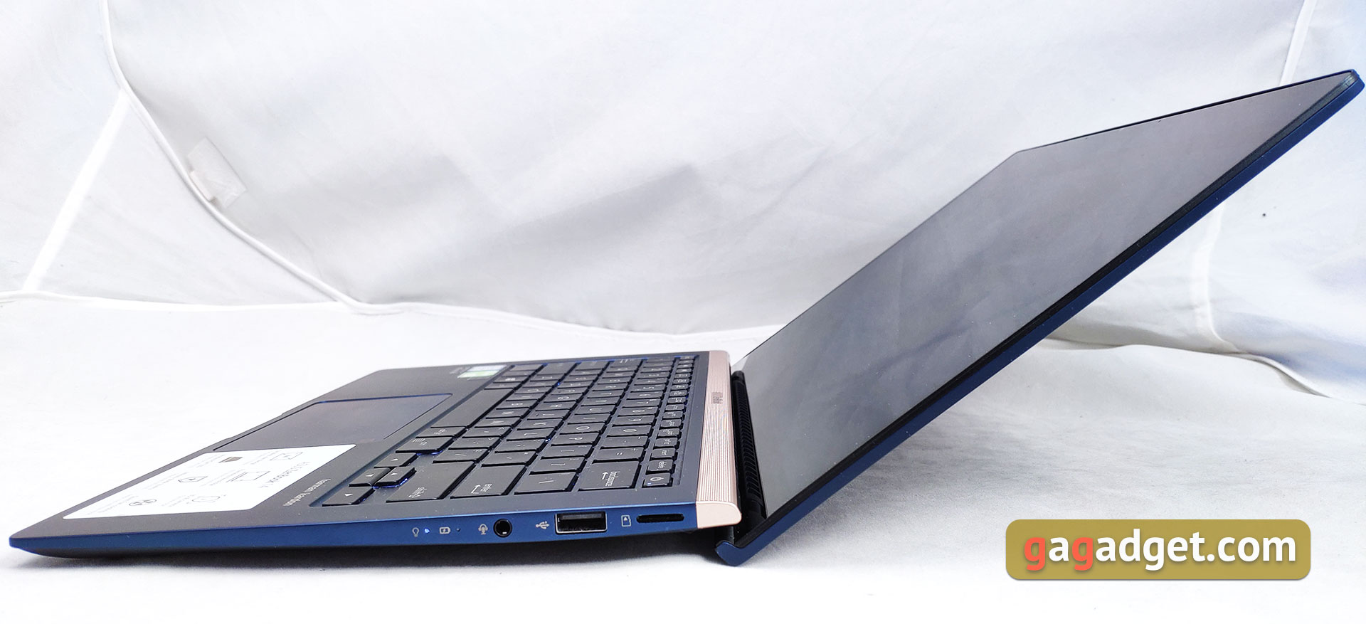 asus-zenbook-14-ux433fd-16.jpg