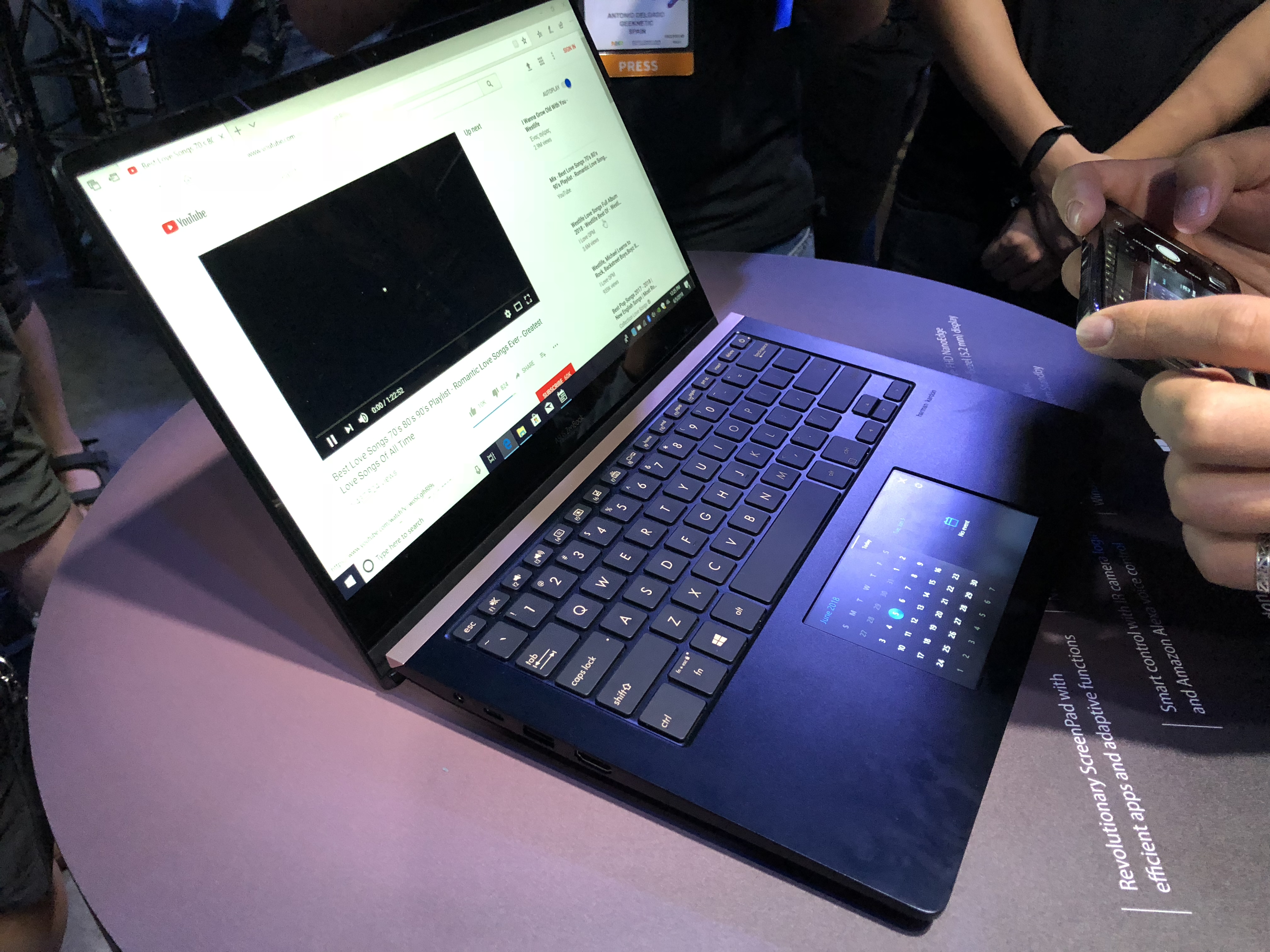 asus-zenbook-pro-14-screenpad-3.jpg