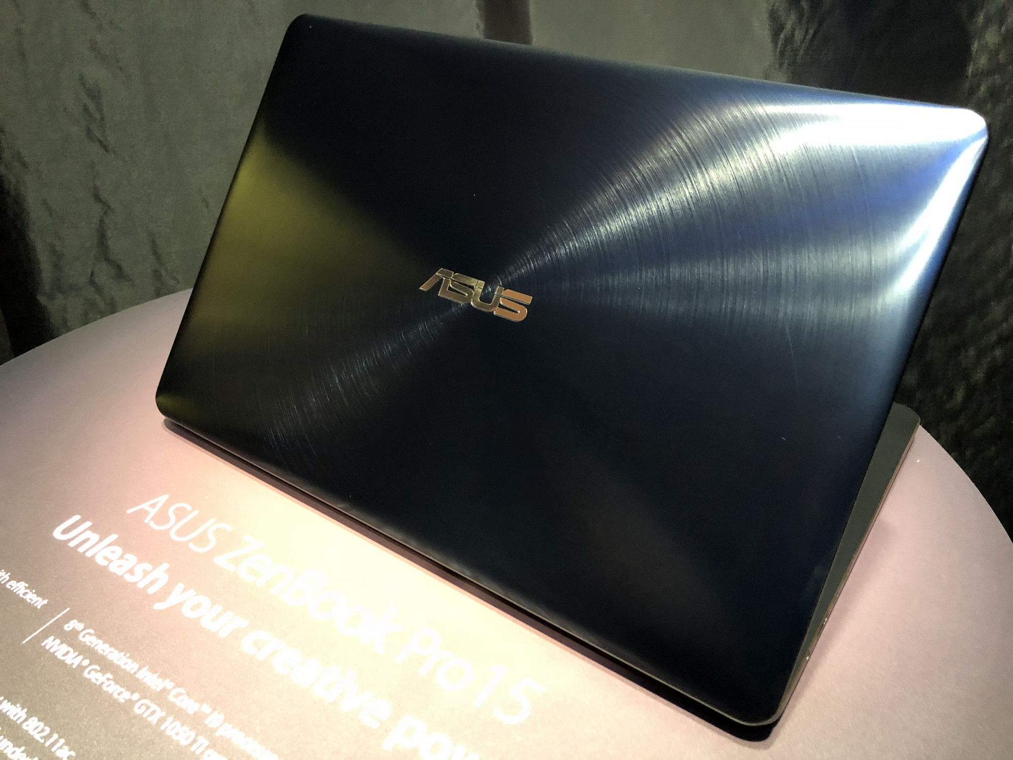asus-zenbook-pro-15-screenpad-5.jpg