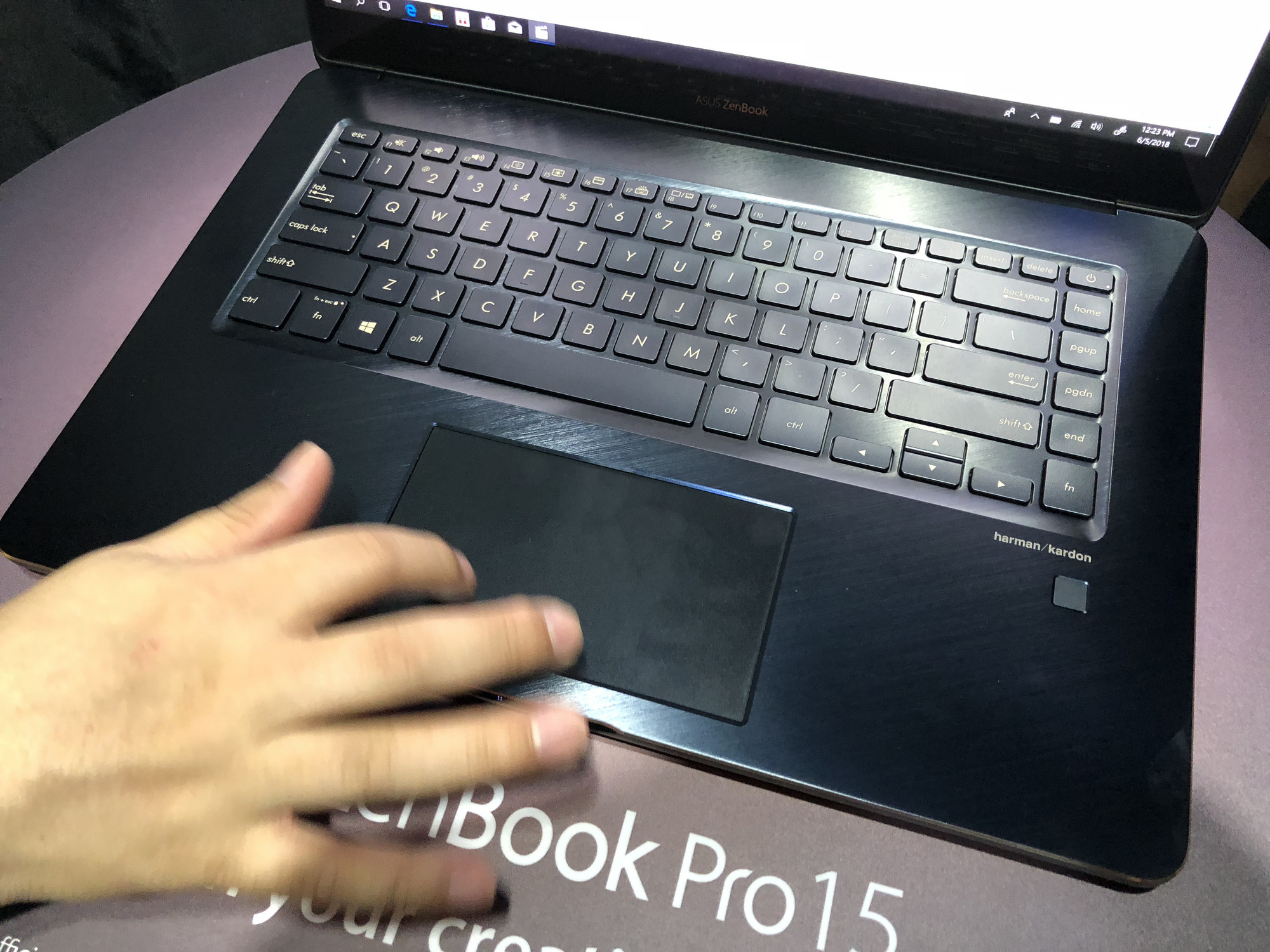 asus-zenbook-pro-15-screenpad-6.jpg