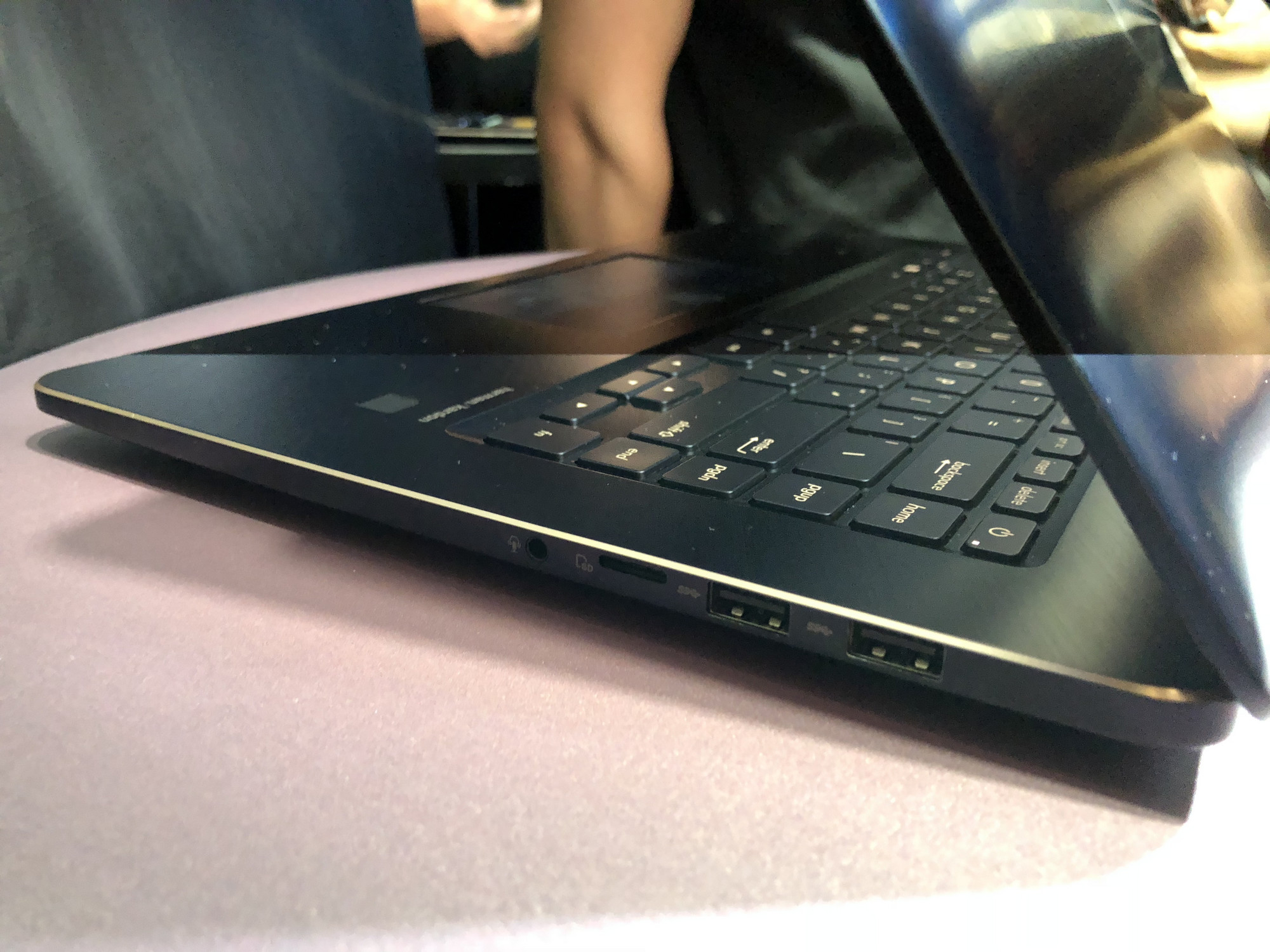 asus-zenbook-pro-15-screenpad-7.jpg