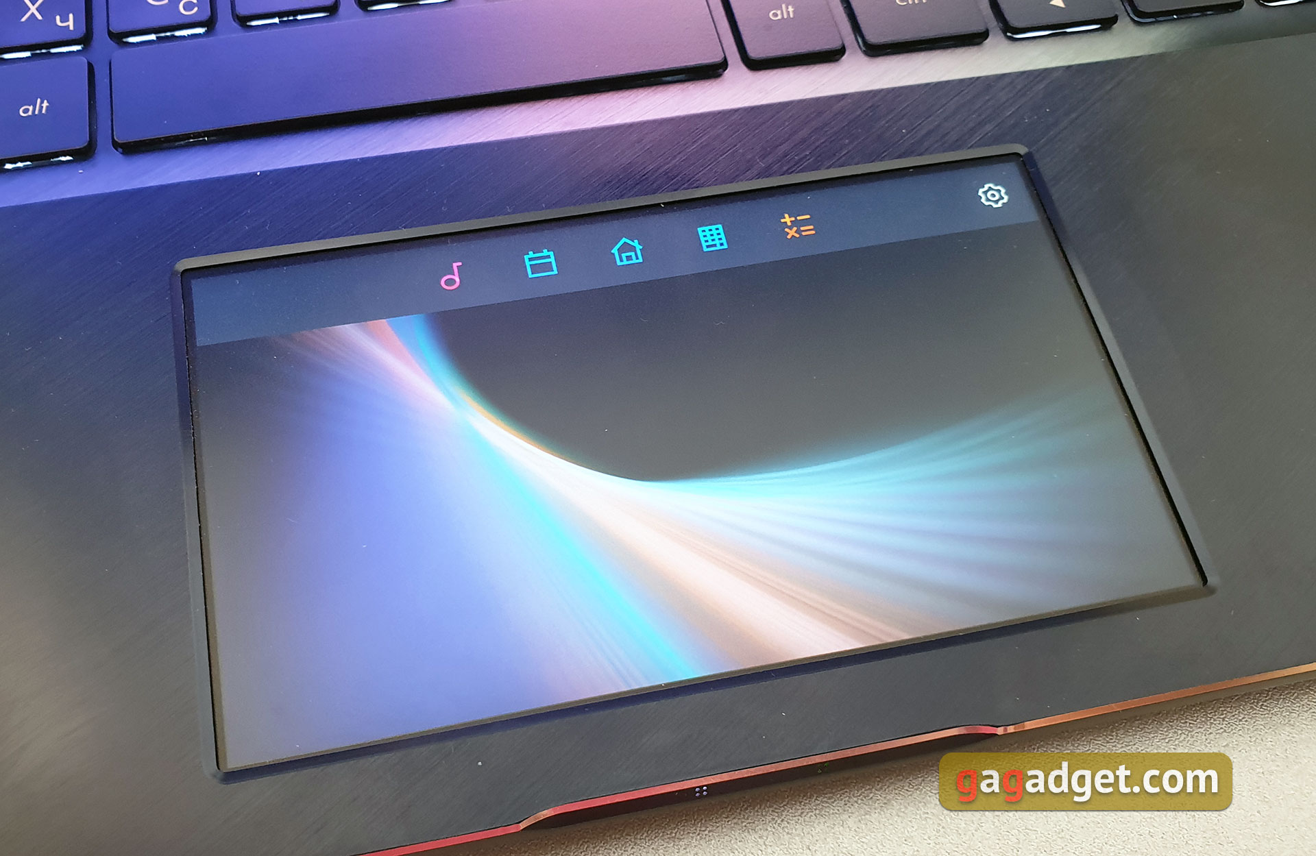 asus-zenbook-pro-ux580-14.jpg