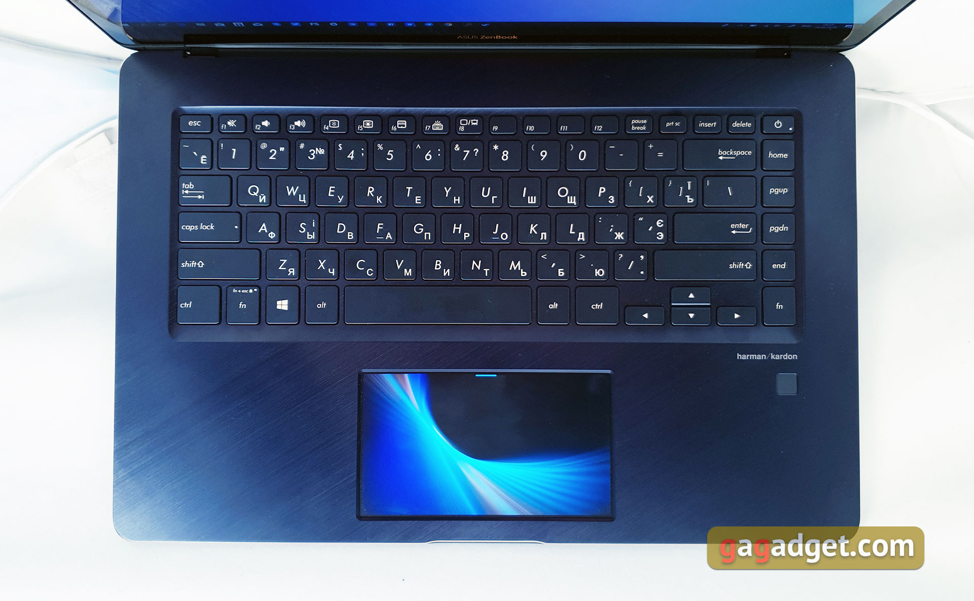 asus-zenbook-pro-ux580-15.jpg