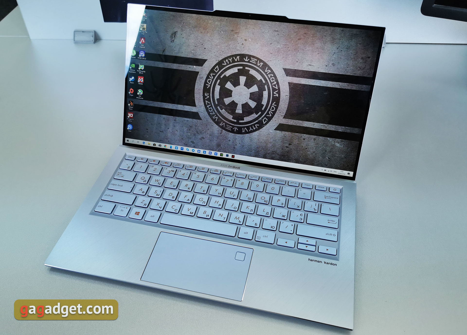 Огляд ASUS ZenBook S13: флагманський безрамковий ультрабук зі зворотним "монобровою"