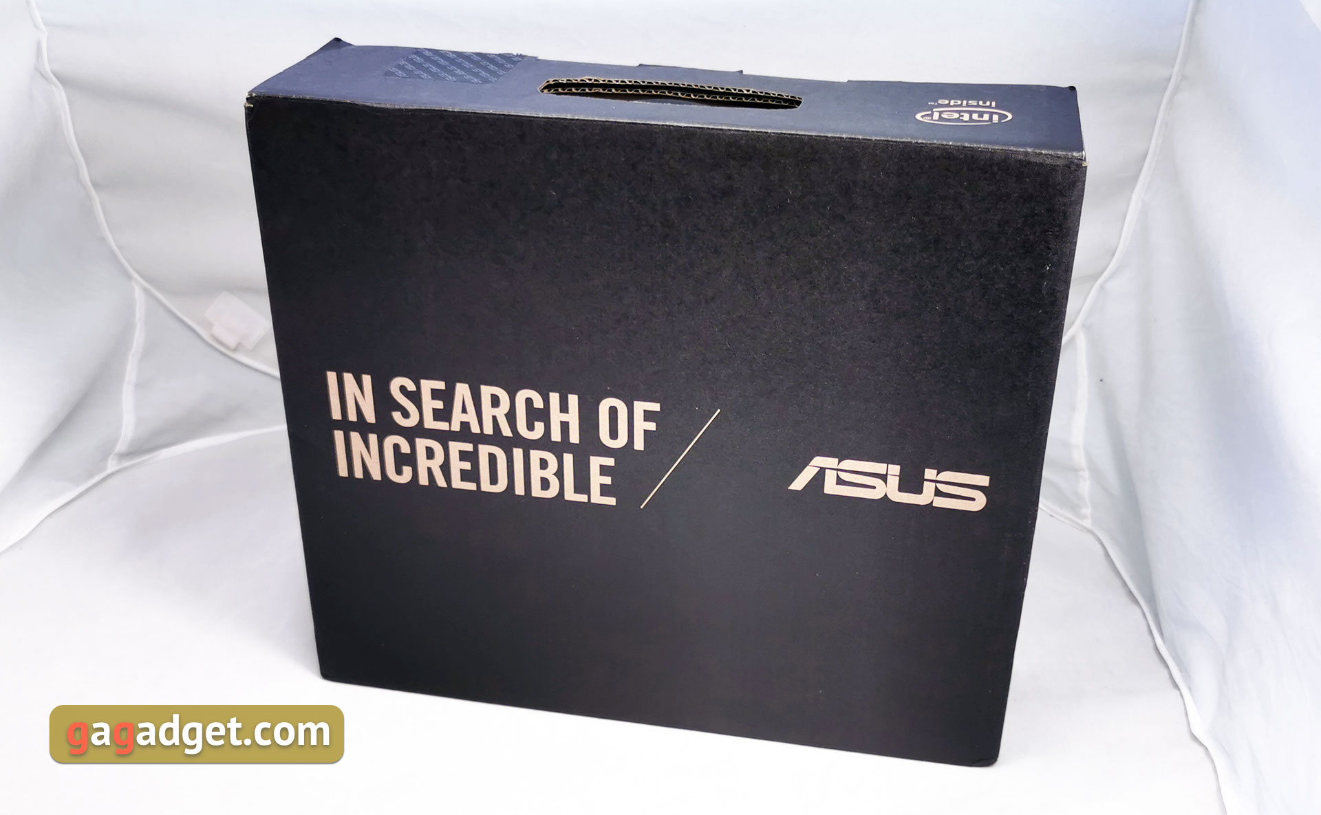 Огляд ASUS ZenBook S13: флагманський безрамковий ультрабук зі зворотним "монобровою"-3