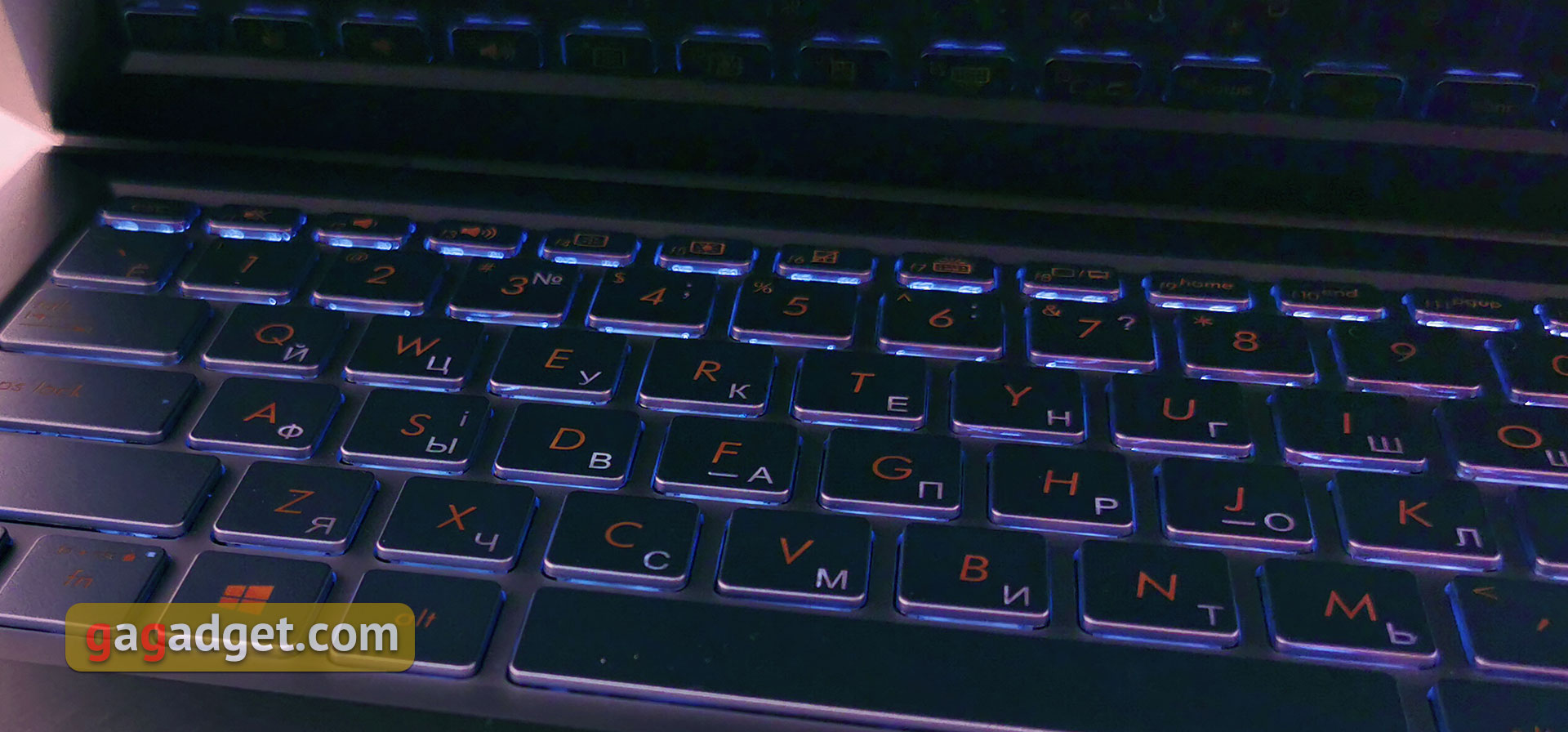 Огляд ASUS ZenBook S13: флагманський безрамковий ультрабук зі зворотним "монобровою"-17