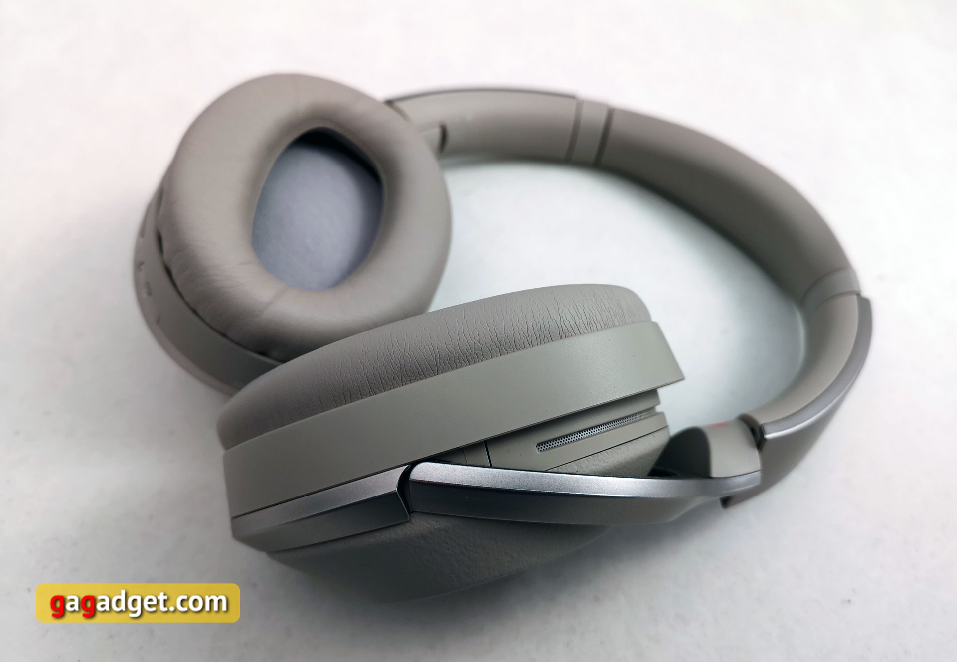 best-big-bluetooth-headphones-with-anc-07.jpg