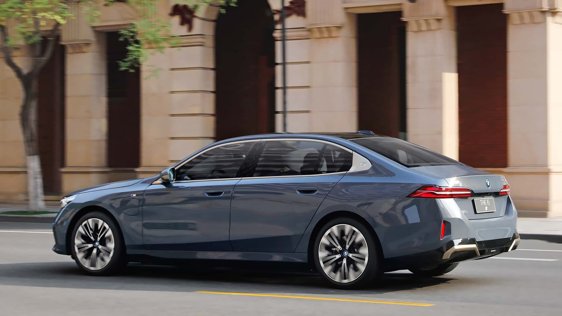 BMW i5 LWB and BMW 5er Limousine for China 2024