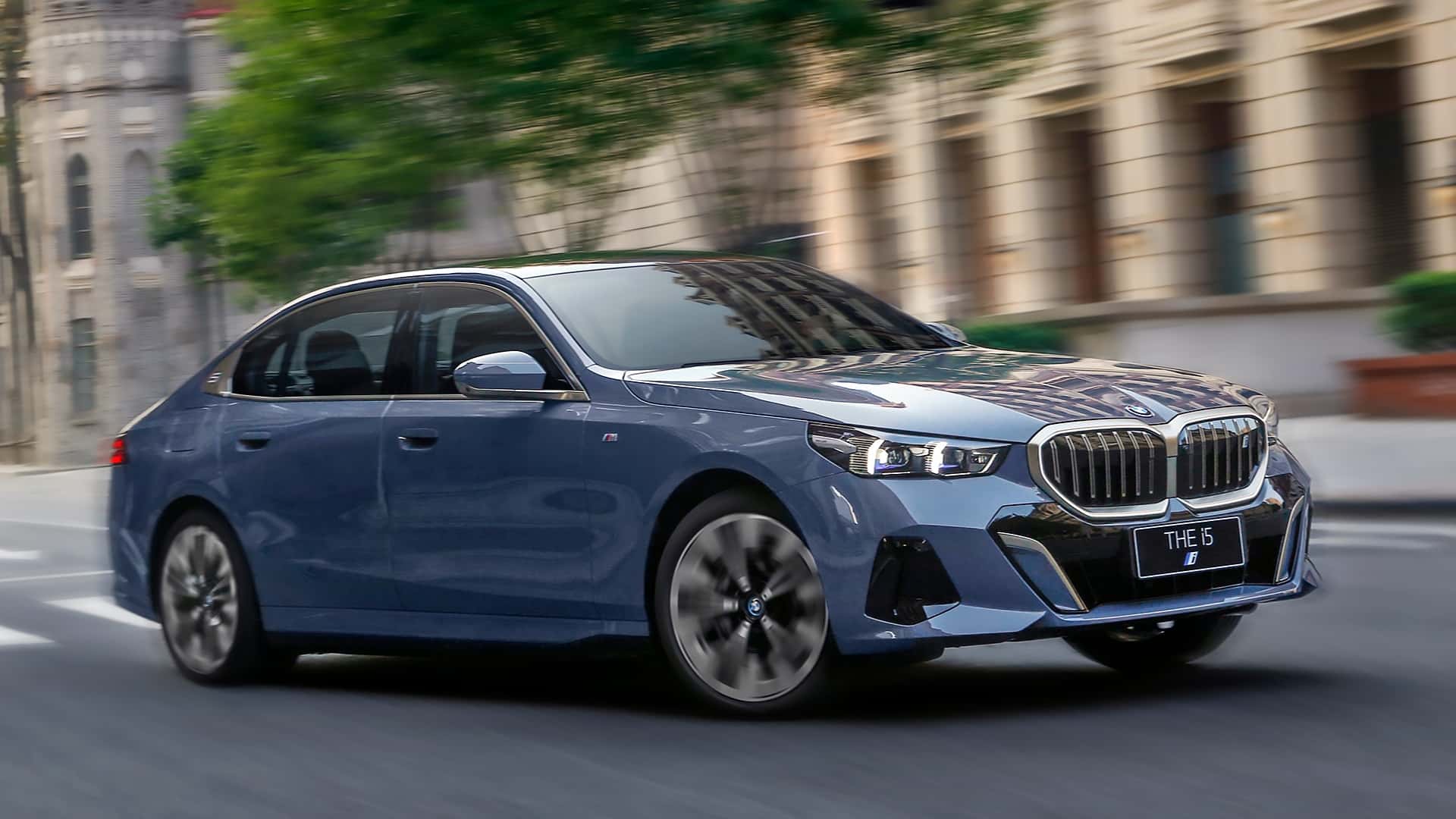 BMW i5 LWB and BMW 5er Limousine for China 2024 rear view