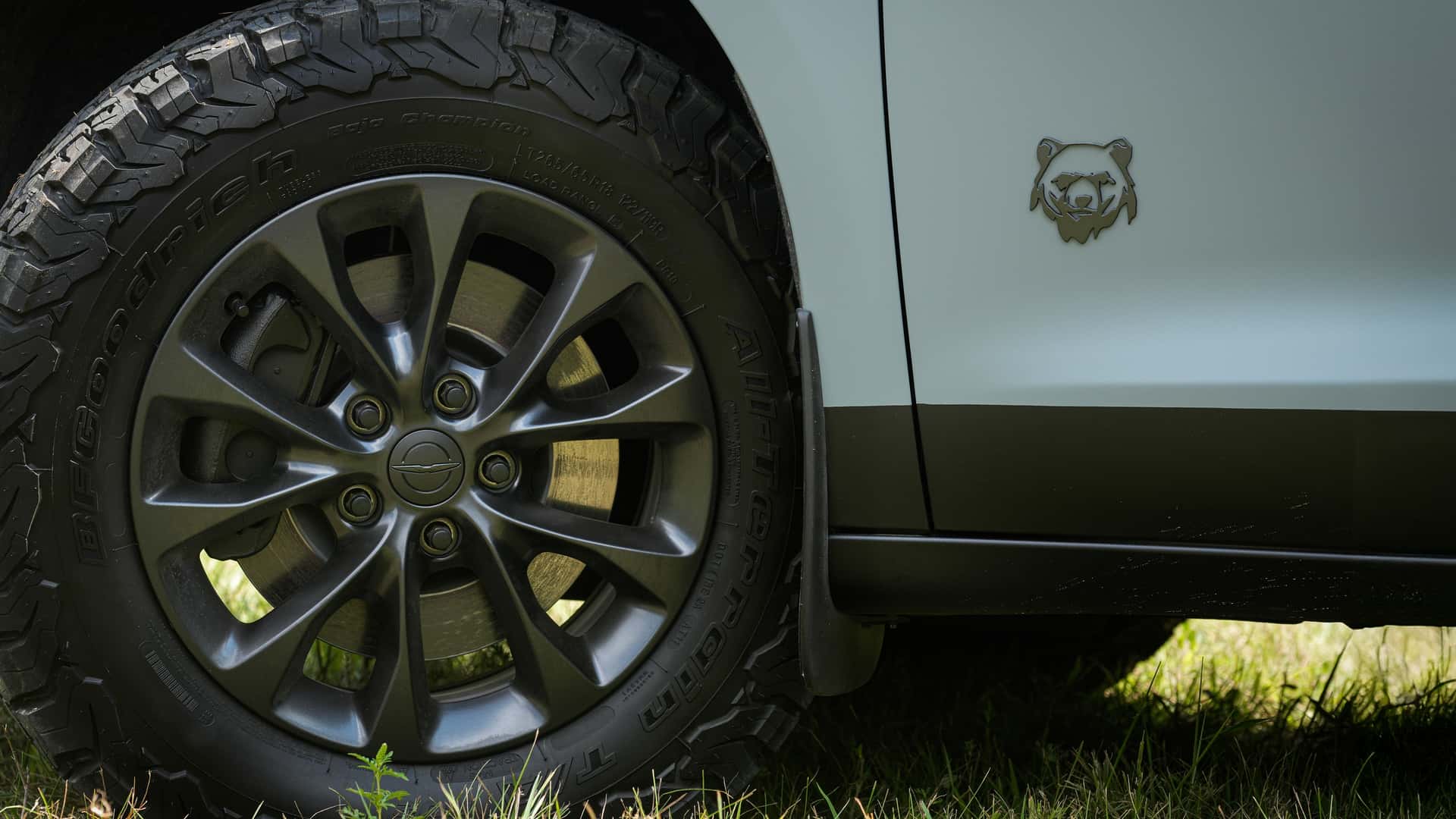 Chrysler Pacifica Grizzly Peak задній вид