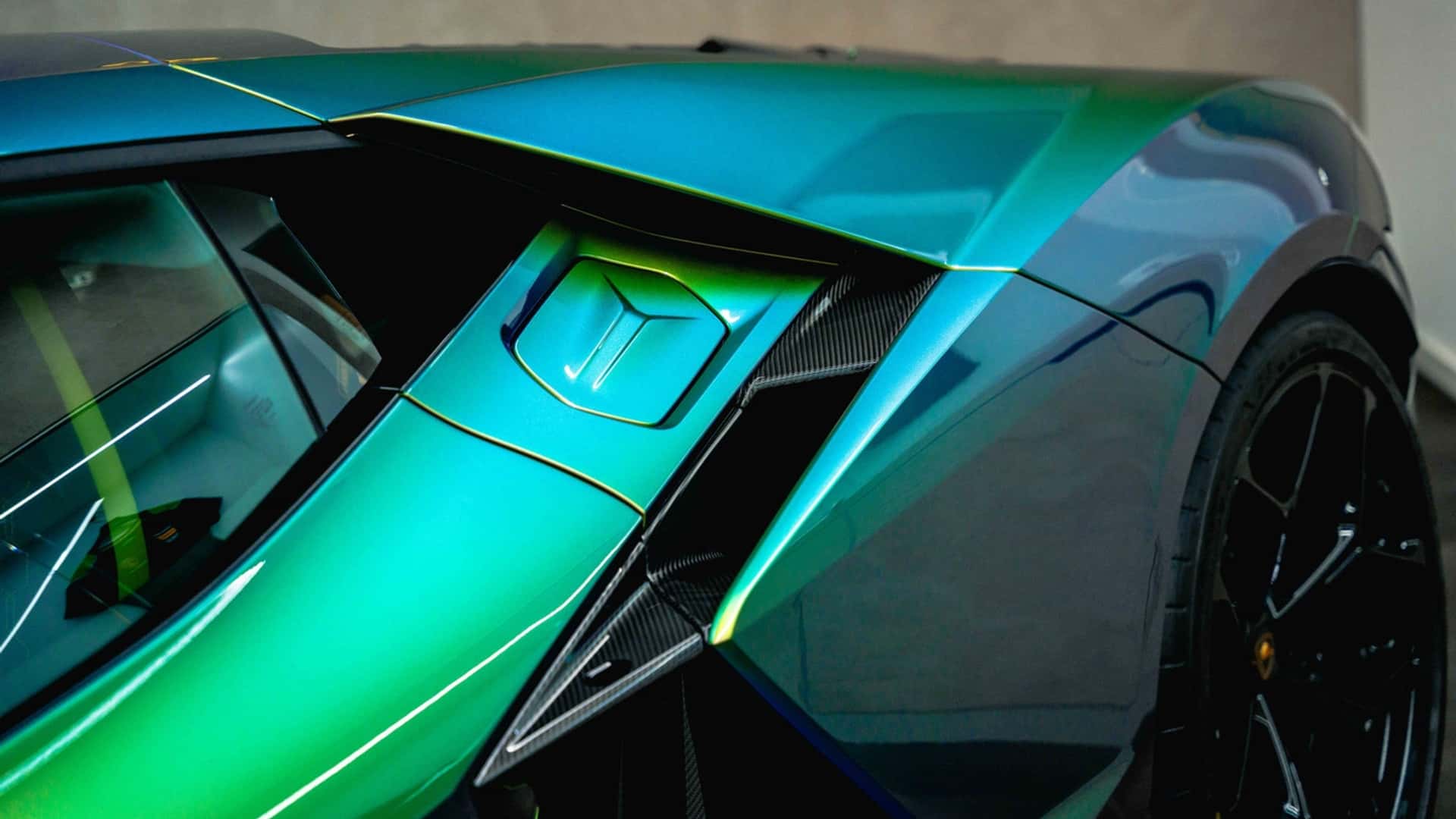 Lamborghini Revuelto avec peinture changeante