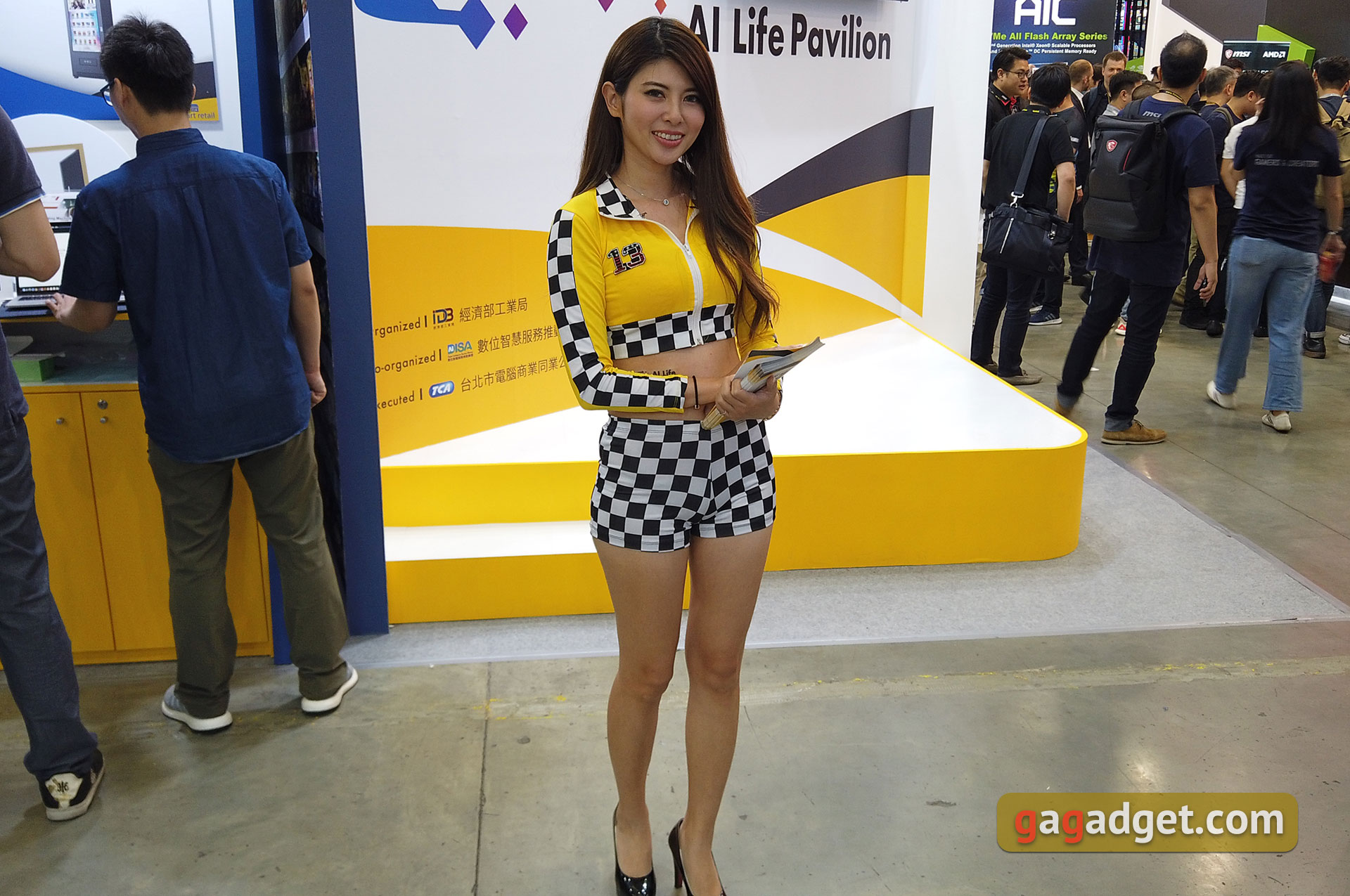 Computex 2019: свято моддингу, красивих дівчат та задротів-14