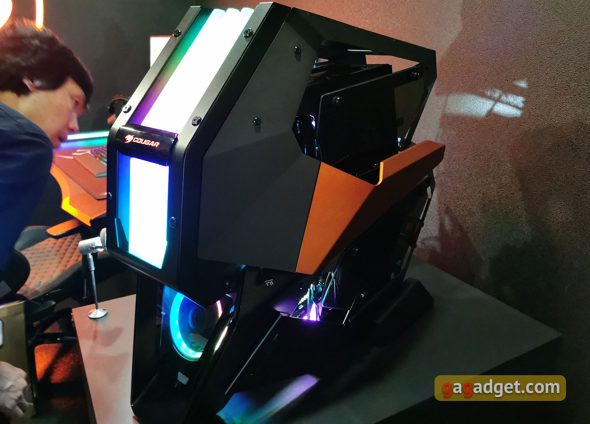 Computex 2019: свято моддингу, красивих дівчат та задротів-21