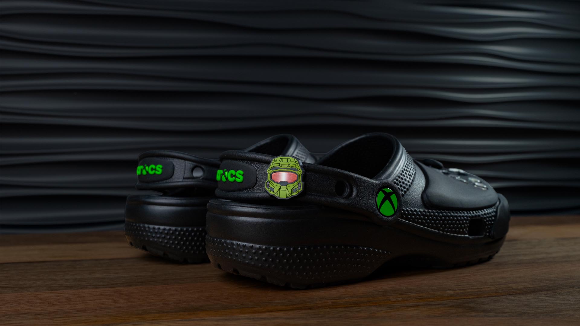 Деталі дизайну взуття Xbox і Crocs