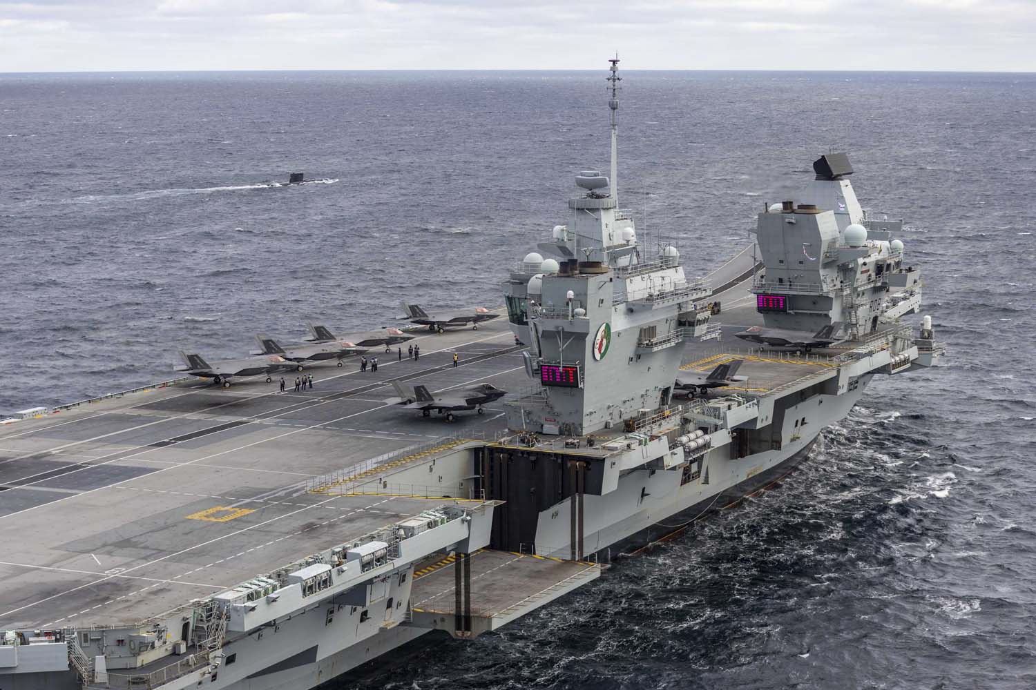 Le porte-avions britannique HMS Queen Elizabeth, qui transporte des chasseurs de cinquième génération F-35B Lightning II, est passé sous le commandement de l'OTAN pour la première fois dans l'histoire.-11