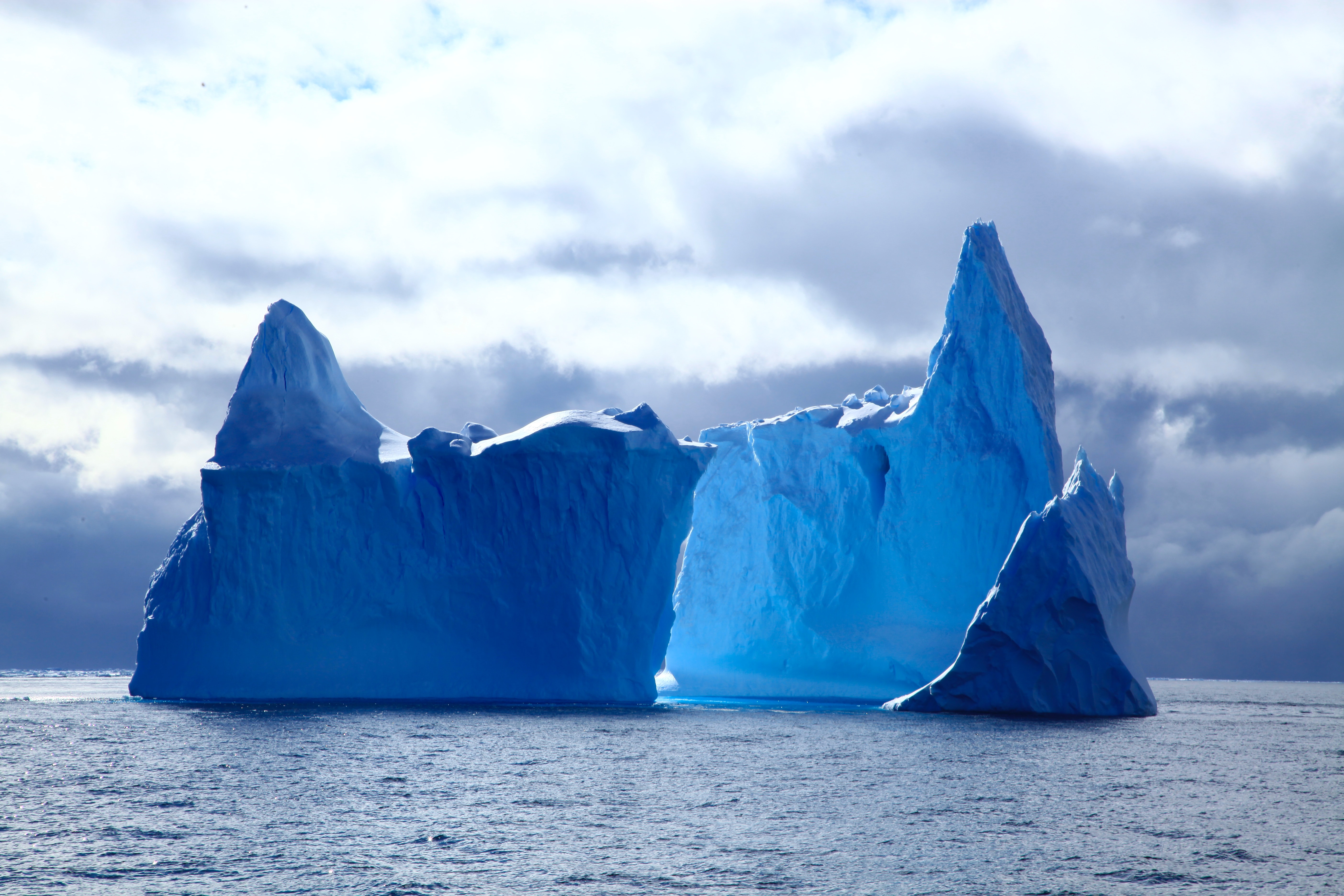 Scientists have created a neural network that maps large icebergs 10,000 times faster than humans