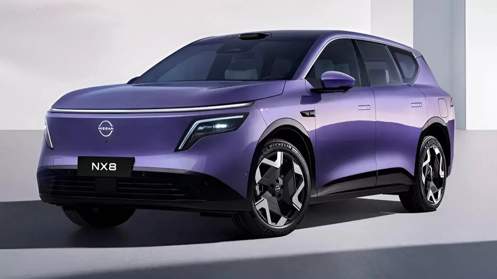 Вид сбоку на новый Nissan NX8