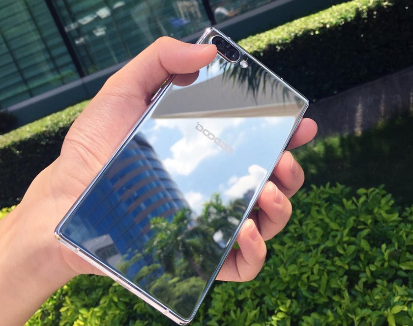 DOOGEE готовит к выходу два безрамочных и один противоударный смартфон с защитой IP68-2 doogee mix-.jpg