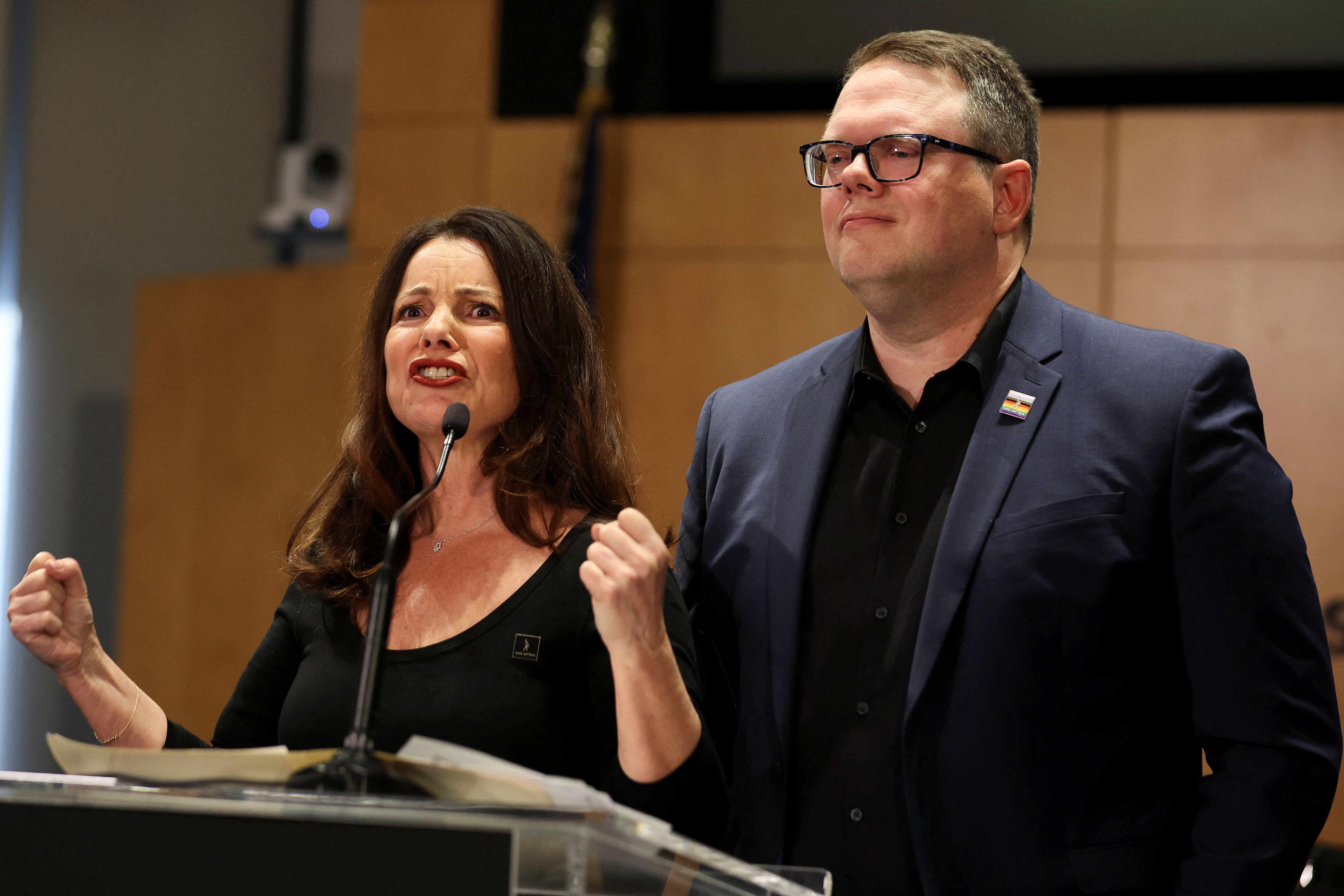 Le syndicat des acteurs américains est parvenu à un accord avec les studios de cinéma sur les règles d'utilisation de l'IA générative