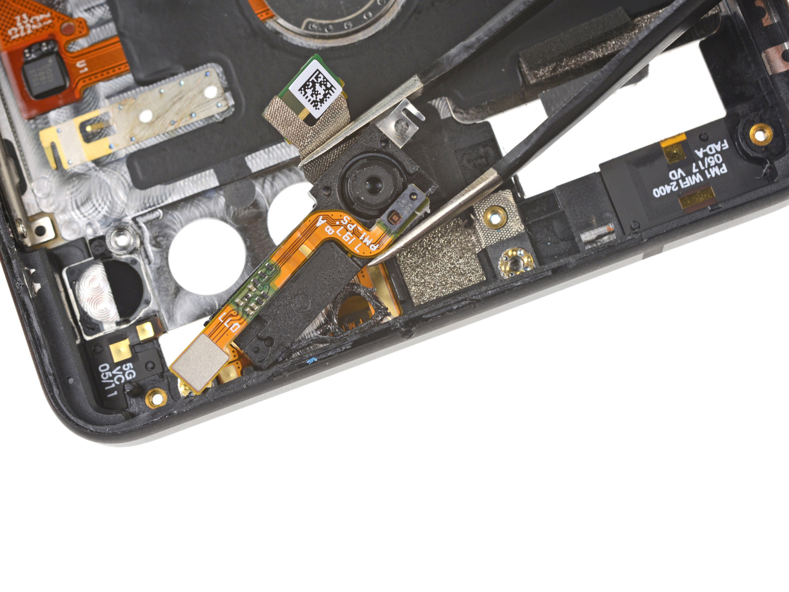 essential-phone-ifixit-10.jpg