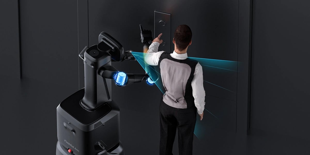 FlashBot Arm analyses the environment
