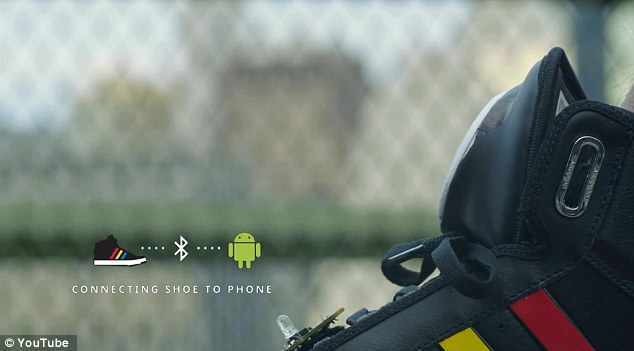 Умереть не встать: «умная» говорящая обувь Google