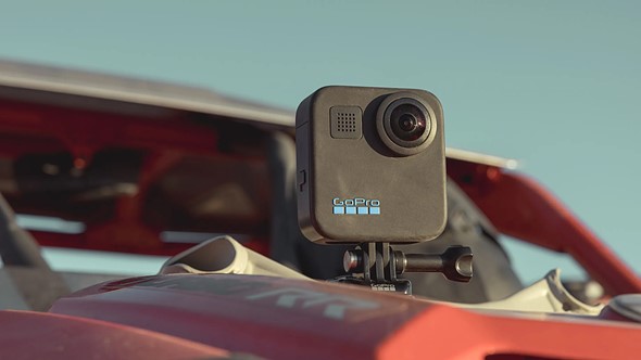 GoPro Max (2025) sur une voiture