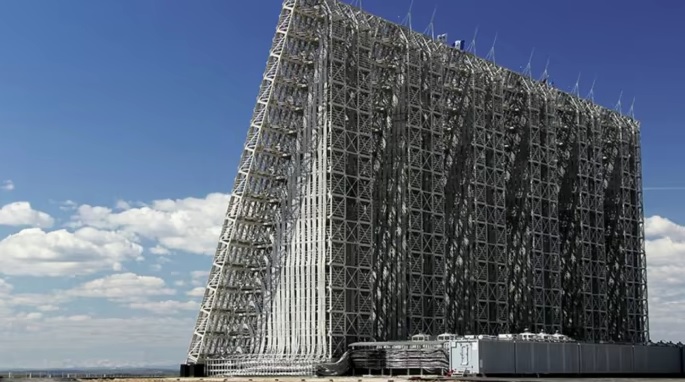 Les drones ukrainiens ont touché une station radar russe cruciale située à 1 800 kilomètres de la frontière, ce qui constitue un nouveau record de portée d'attaque.-4