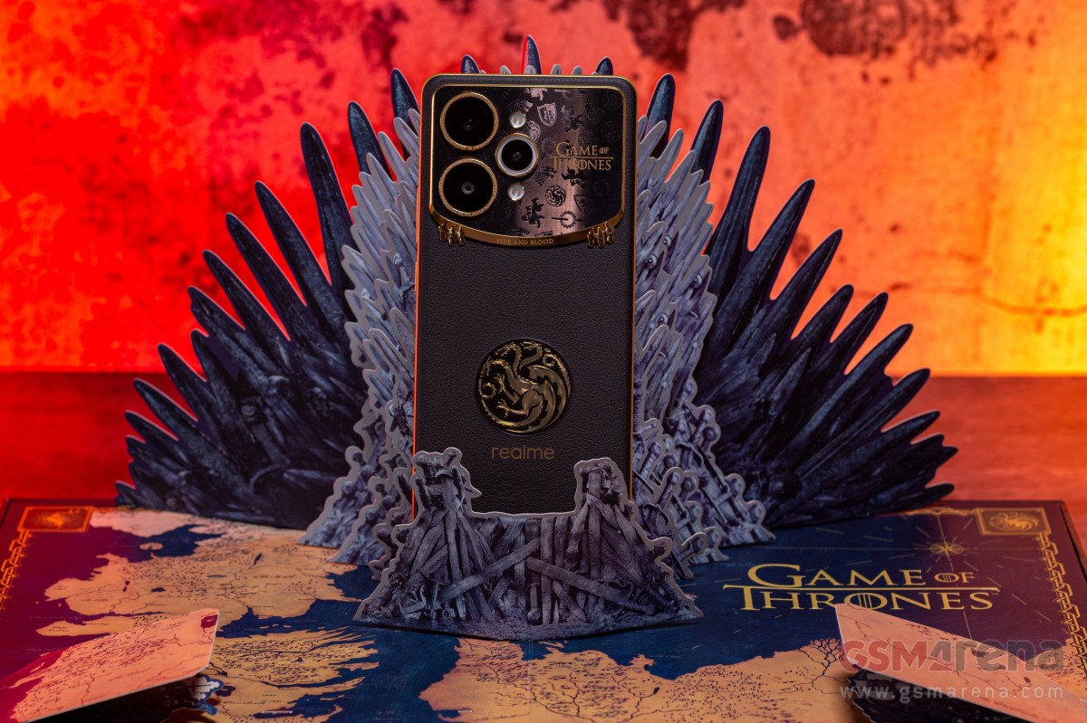 Смартфон Realme 15 Pro в червоному кольорі