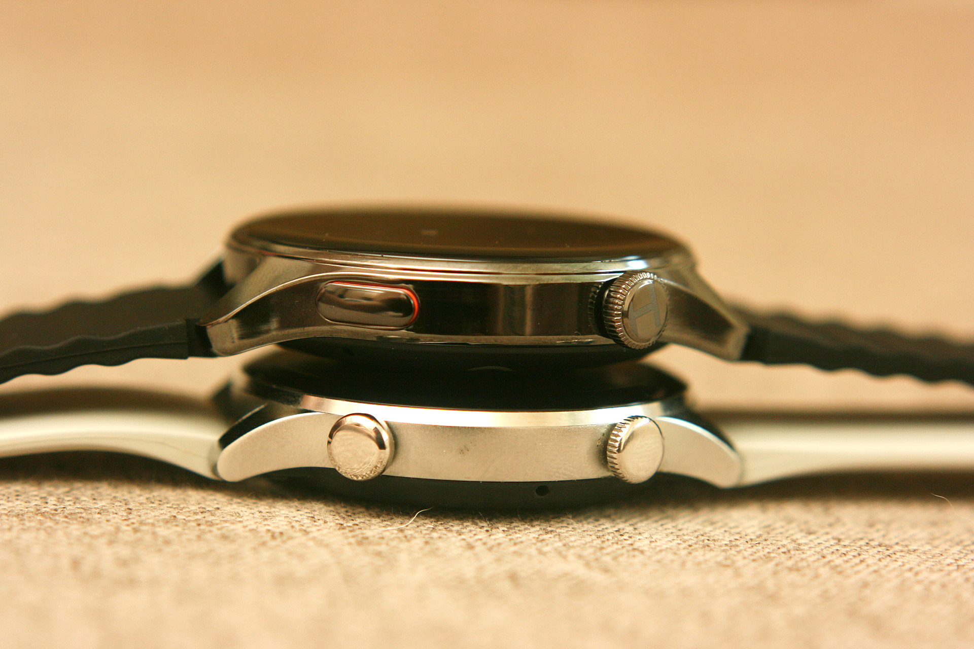 Сравнение кнопок Haylou Watch 4s и Solar Plus RT3